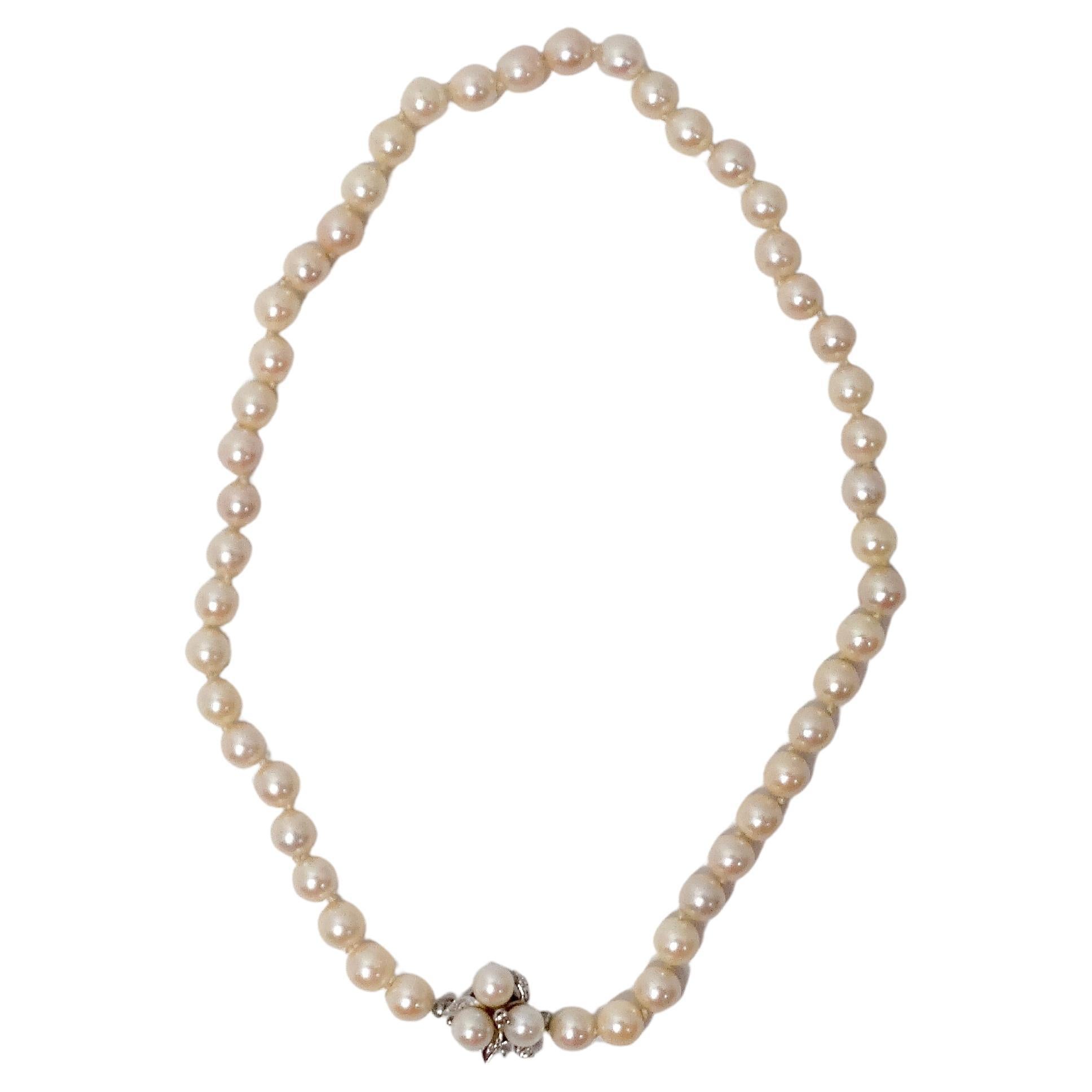 Freshwater Pearl Beaded & 14k White Gold Necklace With Floral Pearl Charm Clasp For Sale