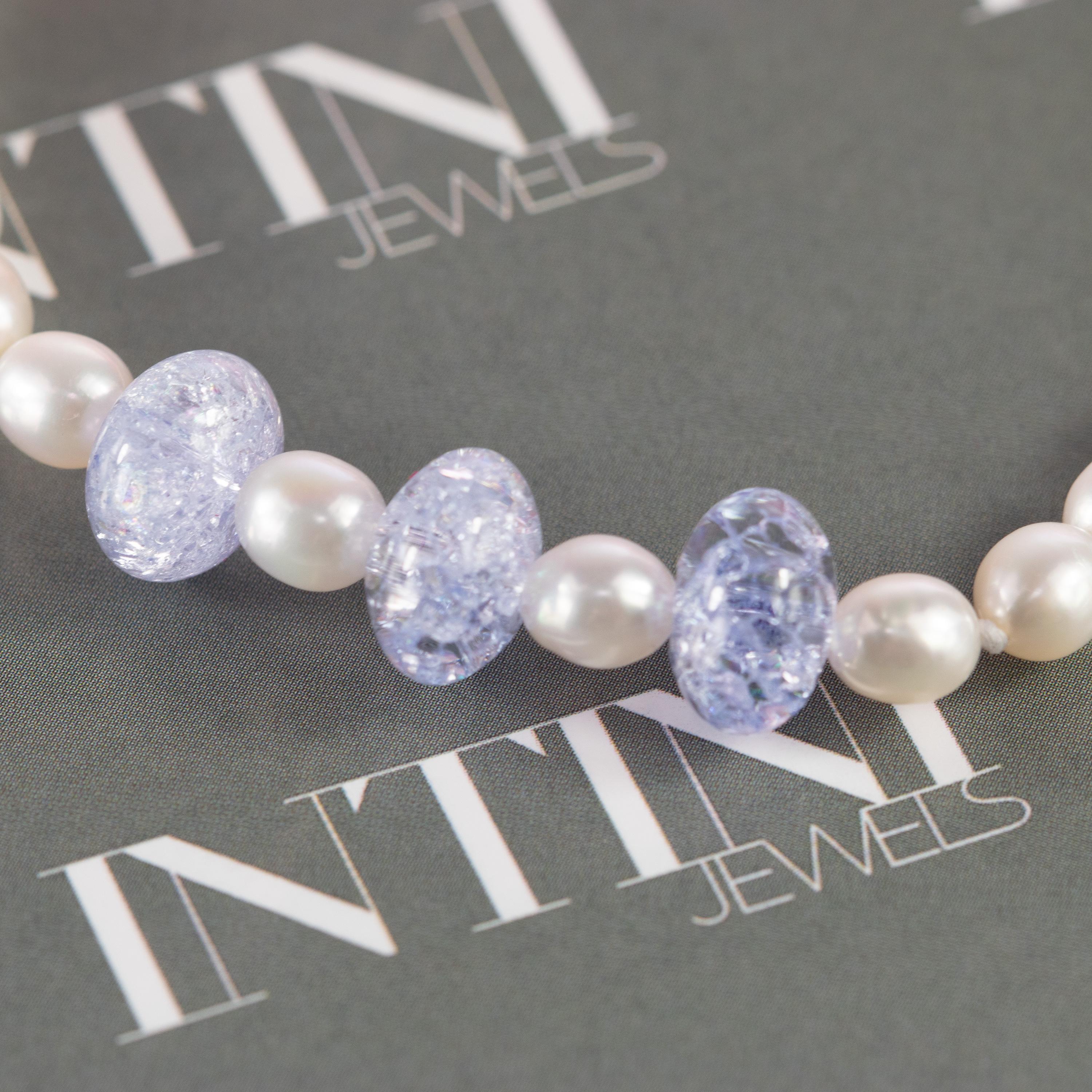 Artisan Bracelet moderne fait à la main en or blanc 18 carats avec perles d'eau douce et cristal en vente