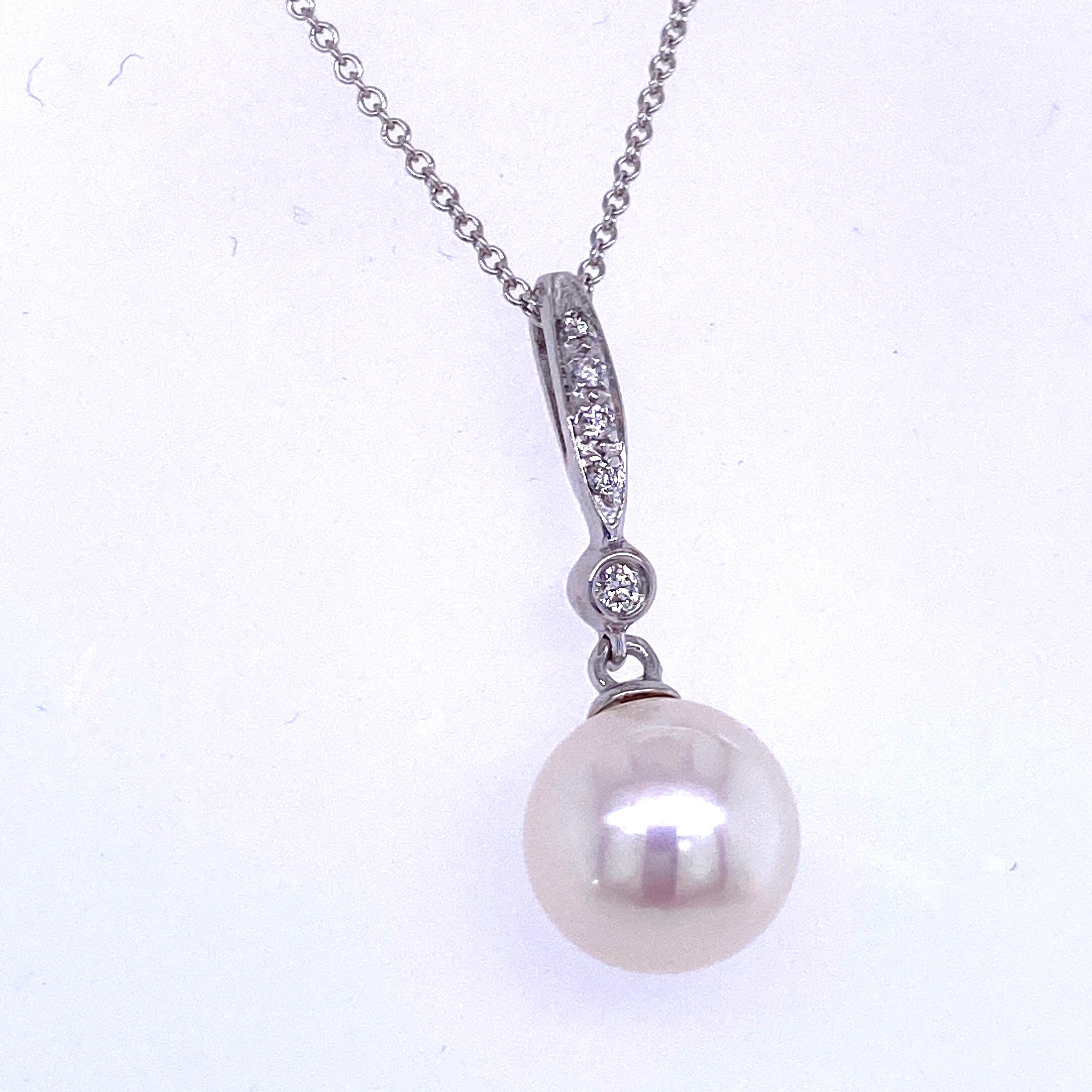 14K White gold pendant necklace featuring one Freshwater pearl measuring 8-9 mm with a diamond bar weighing 0.03 carats.
Color G-H
Clarity SI

Pearl can be changed to South Sea, Tahitian, Pink, or Golden.
Price subject to change 