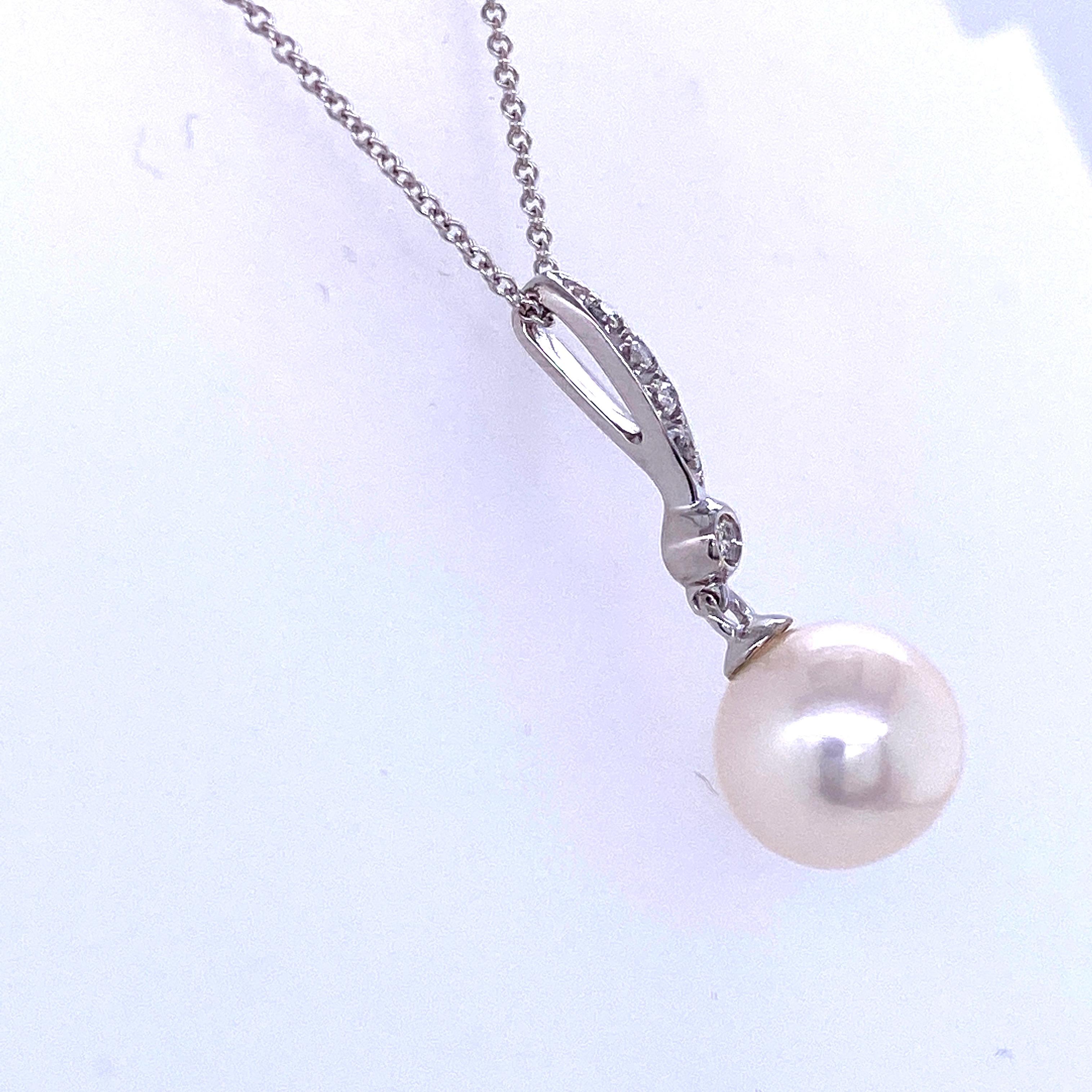 Round Cut Freshwater Pearl Diamond Drop Pendant Necklace 14 Karat White Gold For Sale