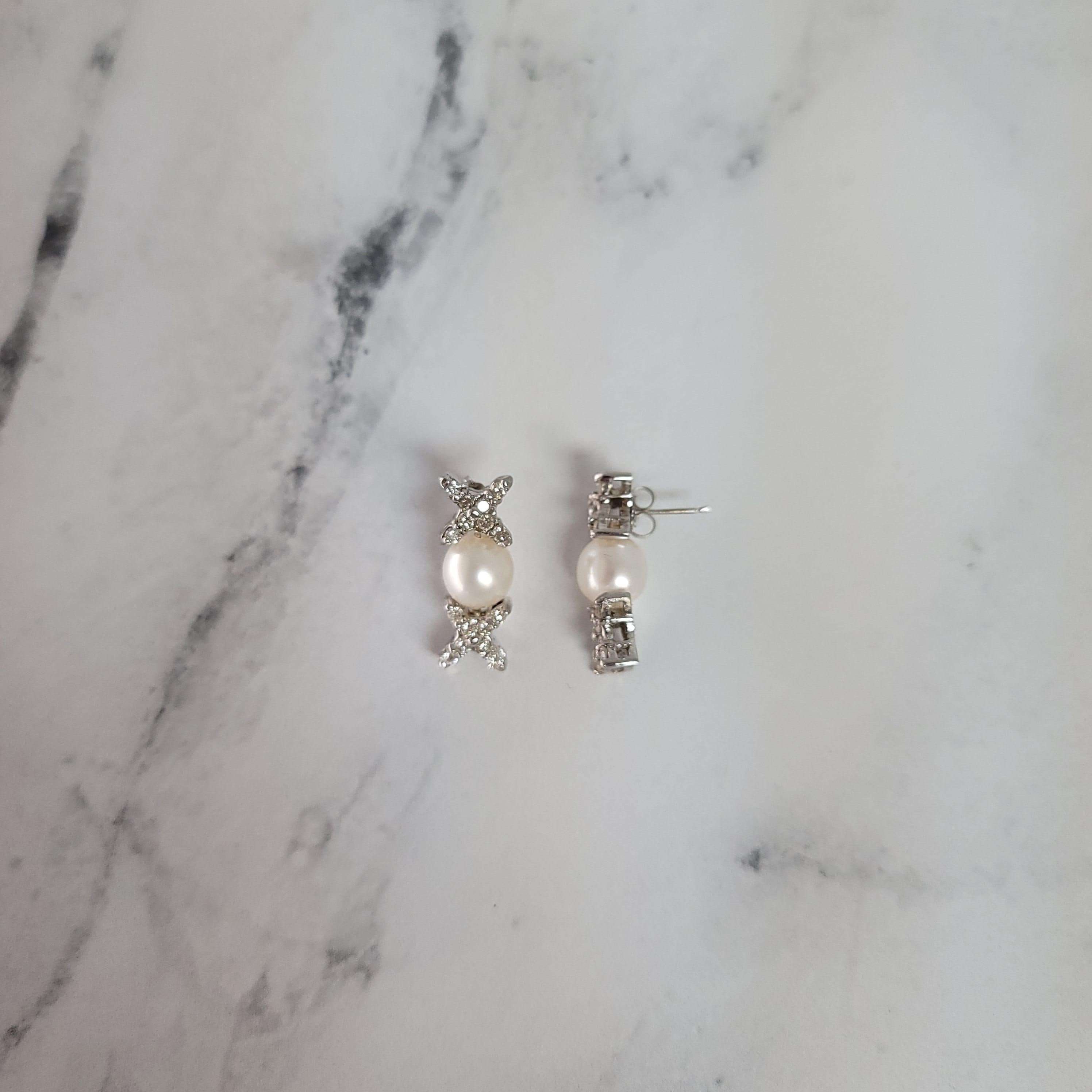 Freshwater Pearl Diamond Drop XOXO Earrings In New Condition For Sale In Sugar Land, TX