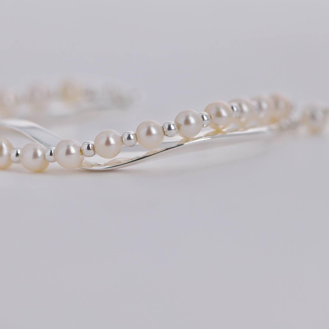 Freshwater Pearl Double Arc Silver Bracelet In New Condition For Sale In Banbury, GB