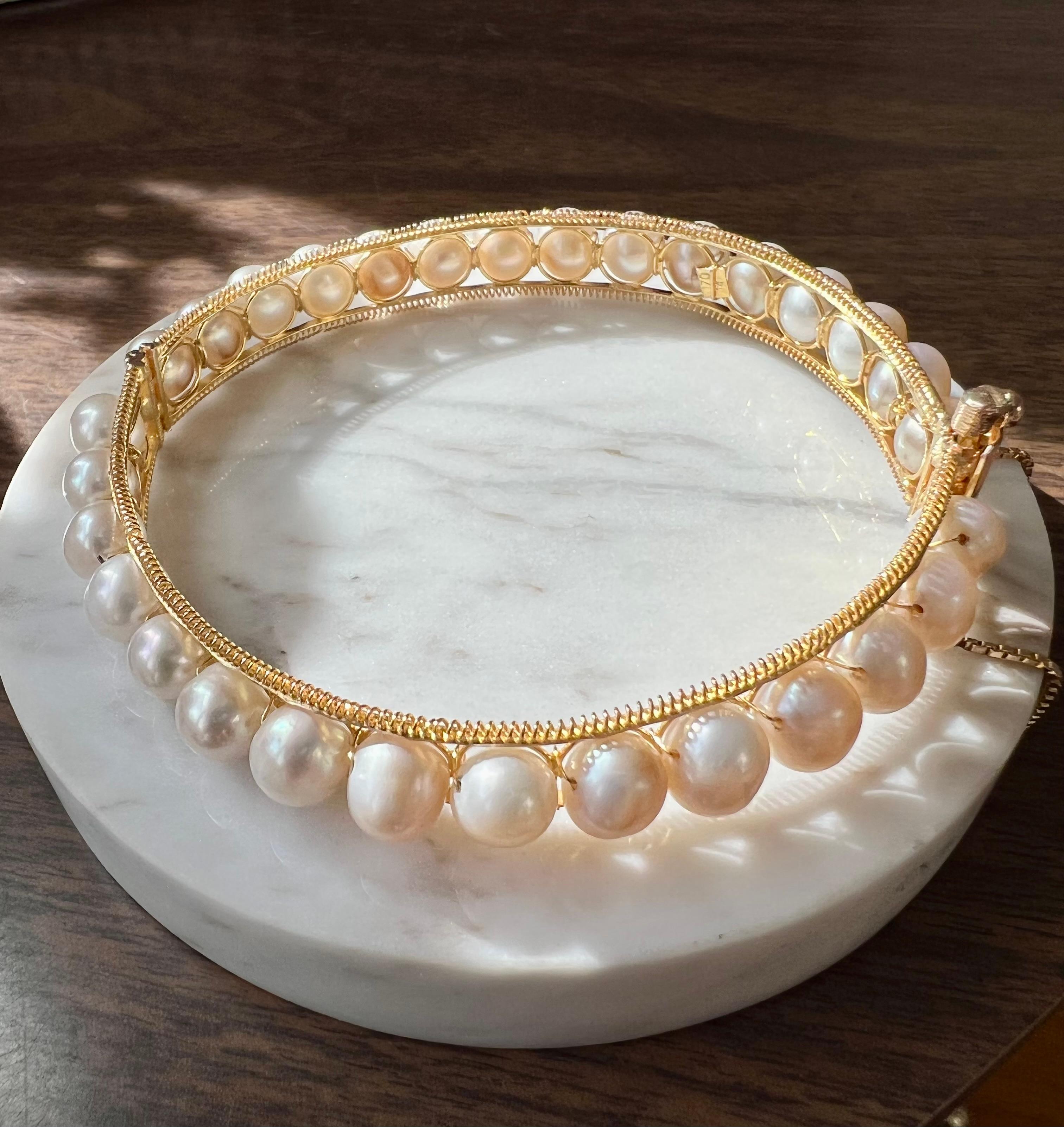 Bracelet jonc à charnières en or jaune 14 carats avec perles d'eau douce  Pour femmes en vente