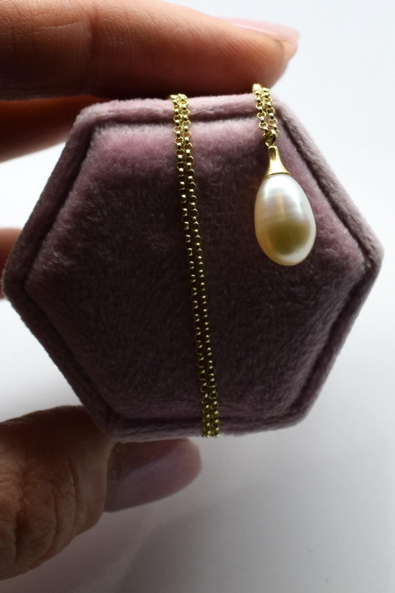 Oval Cut Freshwater pearl minimalist pendant necklace 14KT gold For Sale