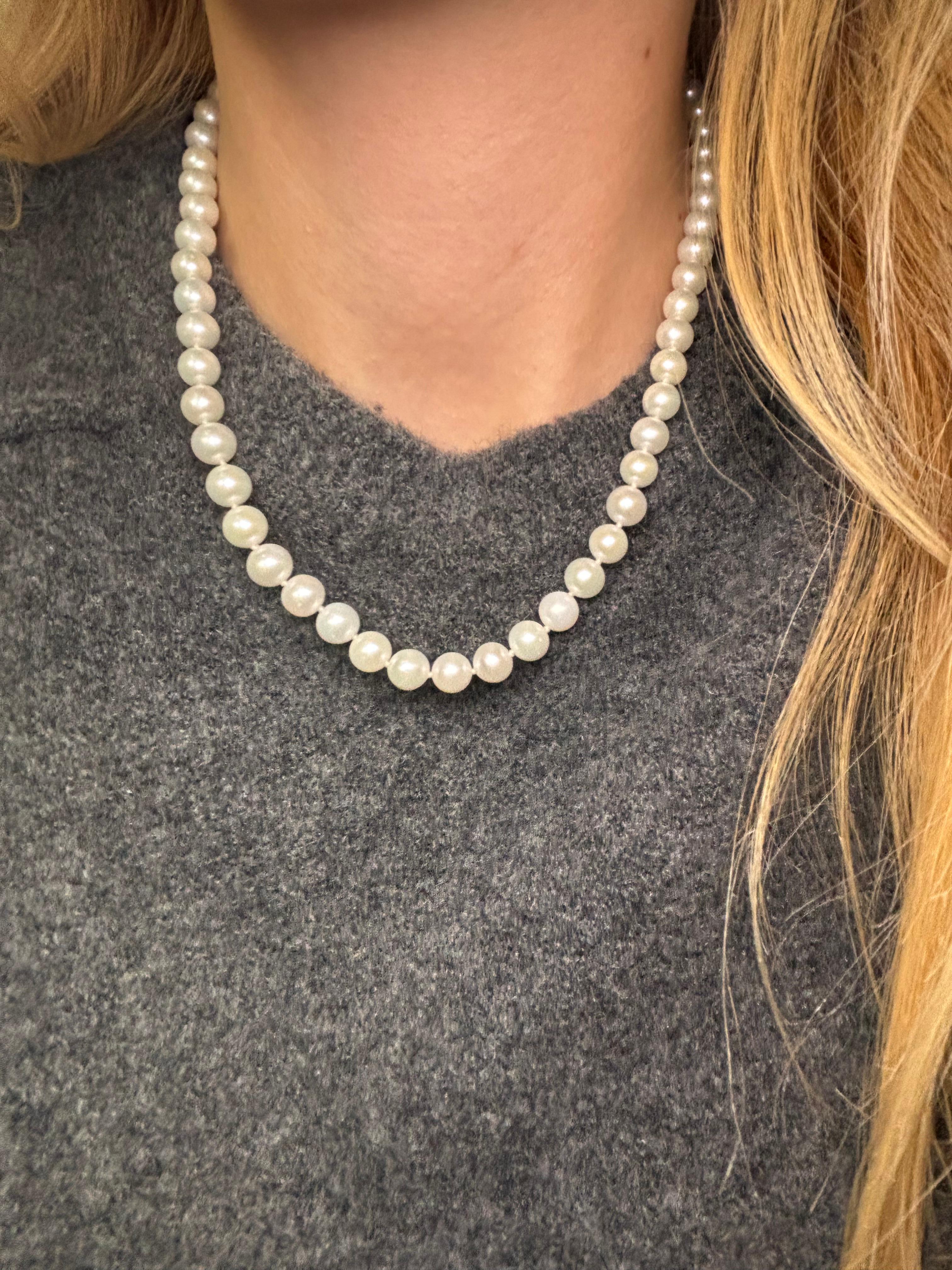Freshwater pearl necklace, 18Karat Yellow Gold, 7-7.5mm For Sale 5