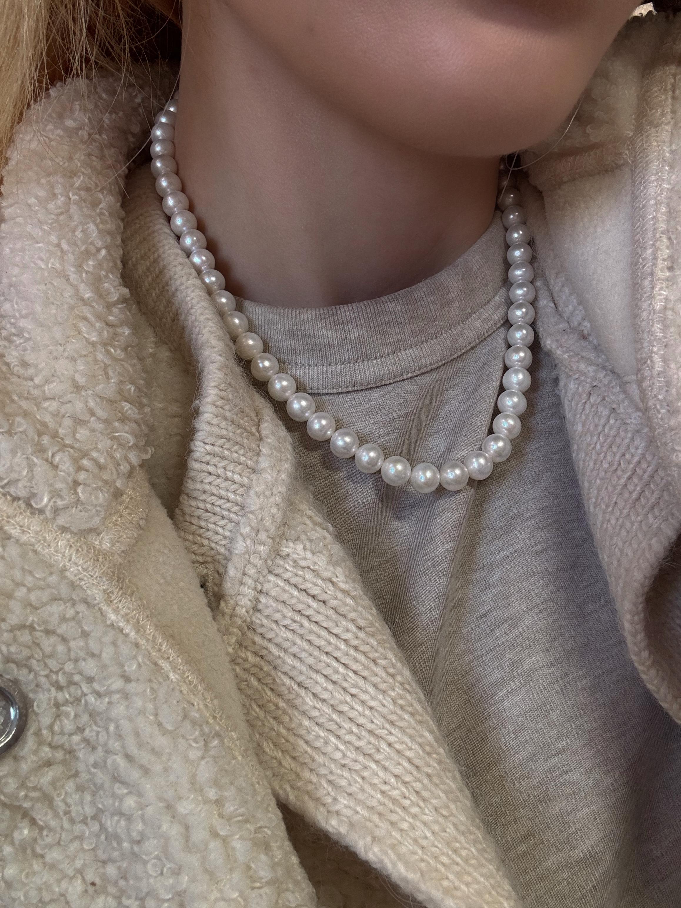 Contemporary Freshwater pearl necklace, 18Karat Yellow Gold, 7-7.5mm For Sale