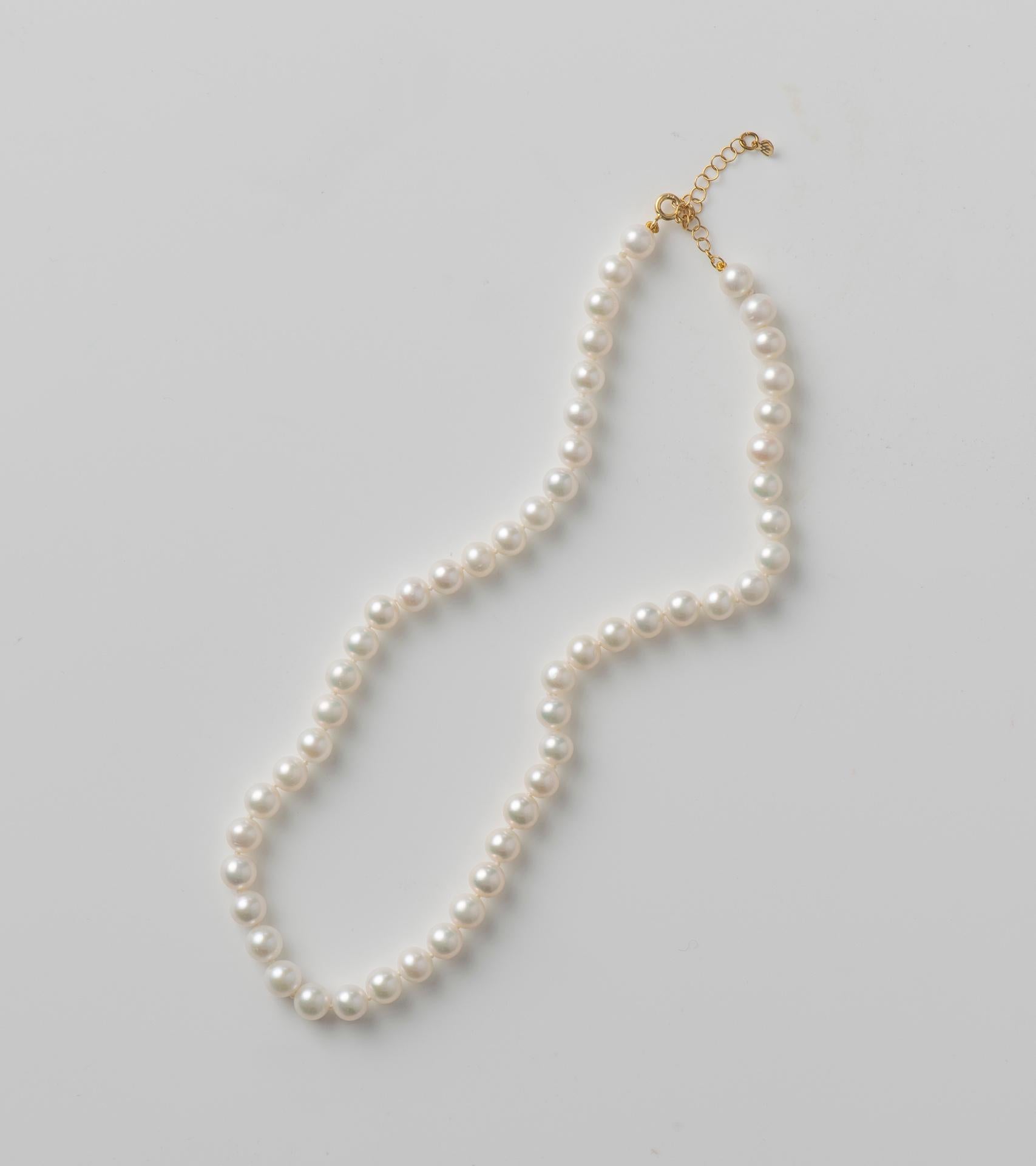 Women's or Men's Freshwater pearl necklace, 18Karat Yellow Gold, 7-7.5mm For Sale