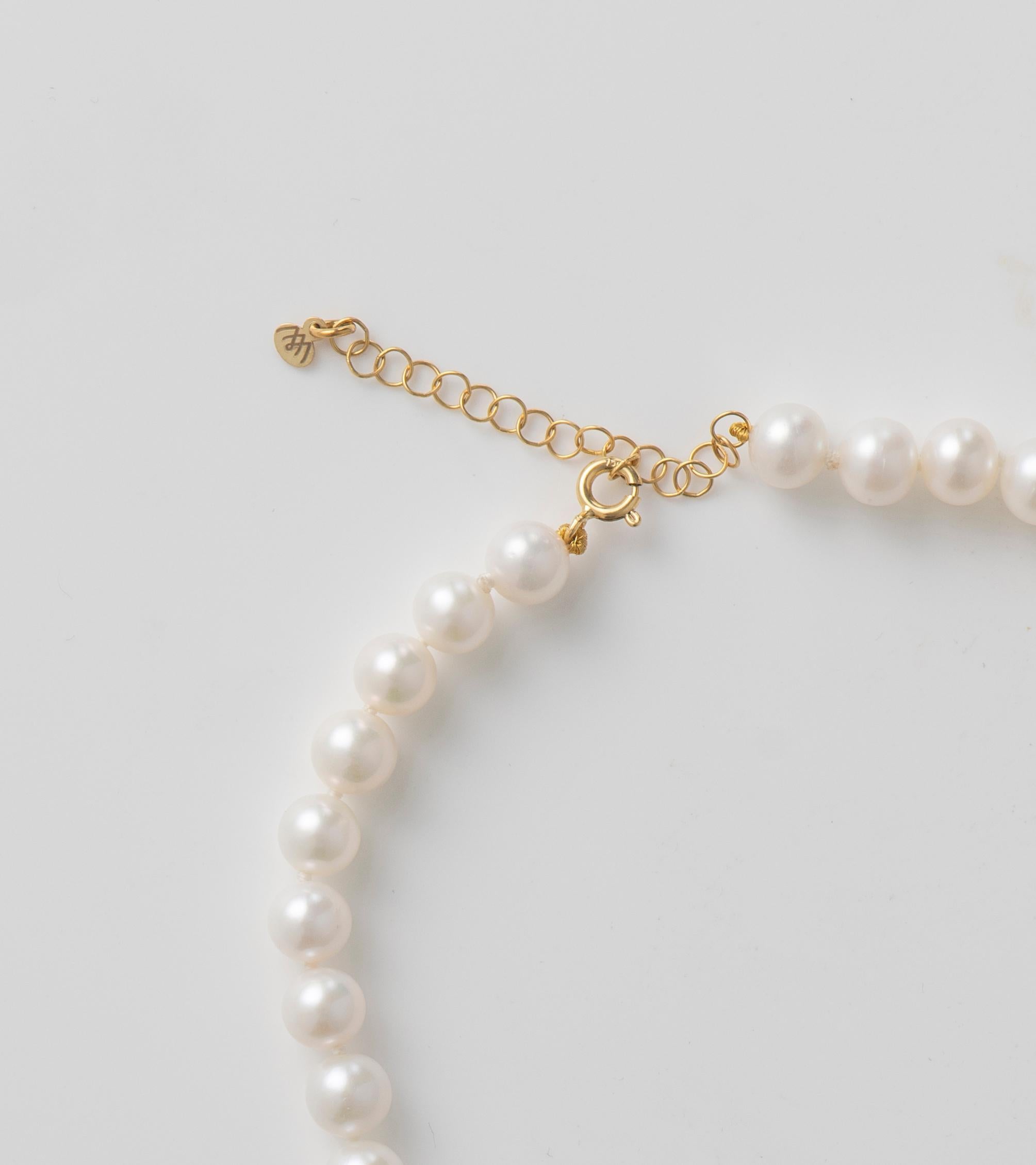 Freshwater pearl necklace, 18Karat Yellow Gold, 7-7.5mm For Sale 1