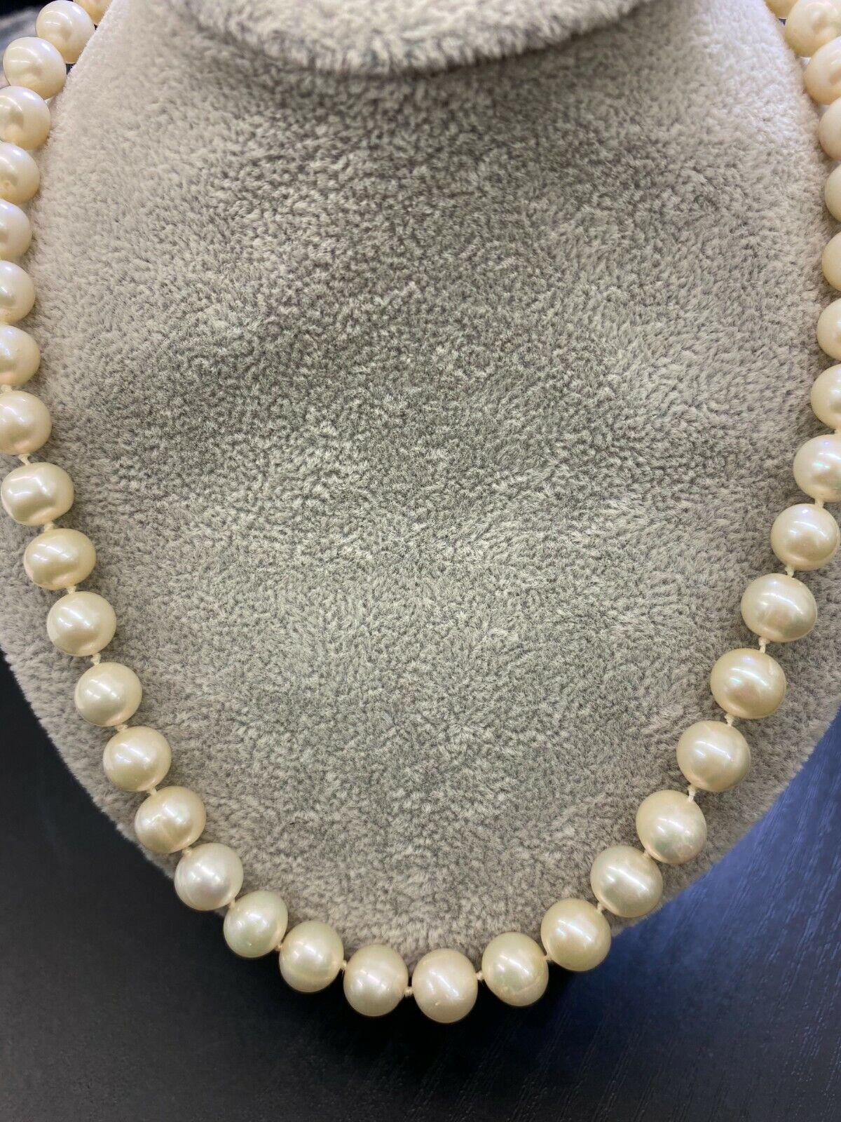 Perle Collier de perles d'eau douce avec fermoir en or 14ct en vente