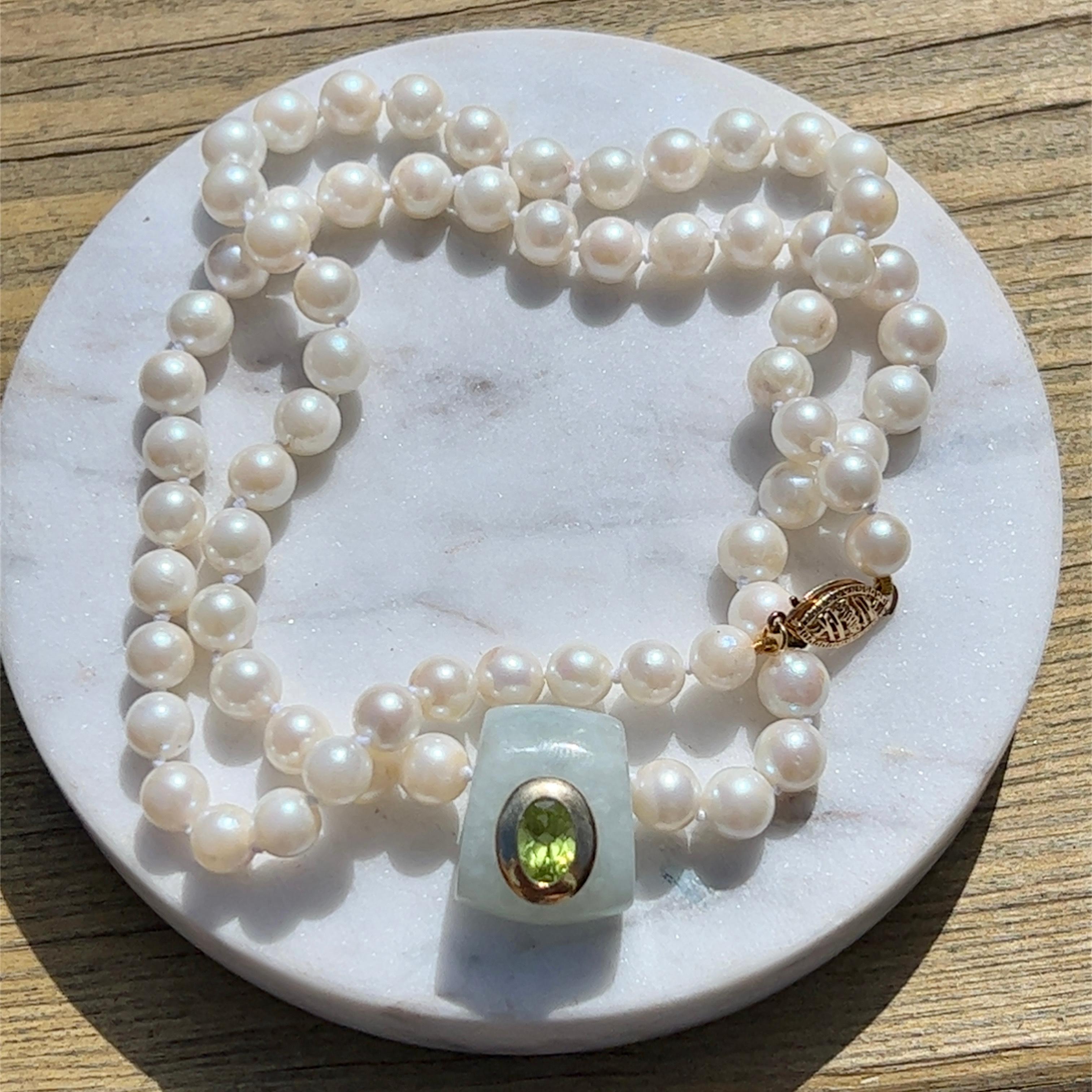 Freshwater Pearl Necklace with Jade and Peridot Slide in 14k Gold In Good Condition In Towson, MD