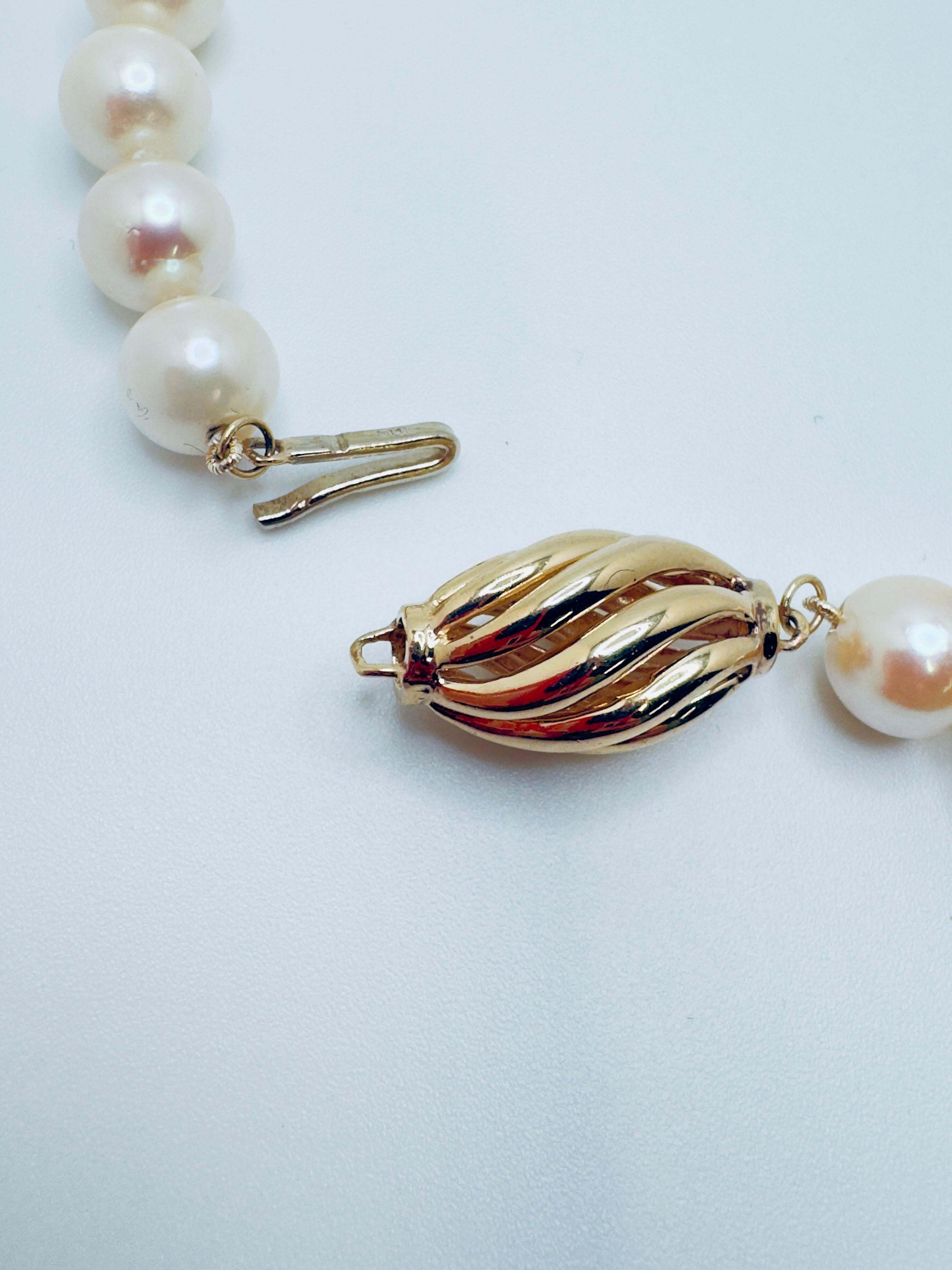 Women's Freshwater Pearl Necklace with swirl clasp For Sale