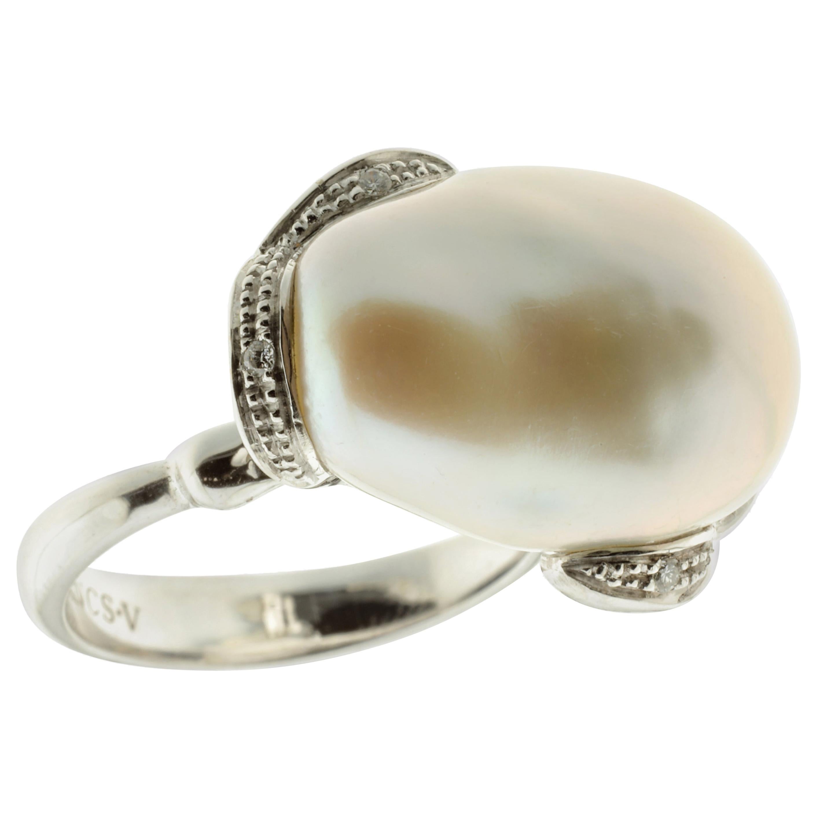 21st Century 18 Karat White Gold Freshwater Pearl Diamond (G VS) Cocktail Ring For Sale