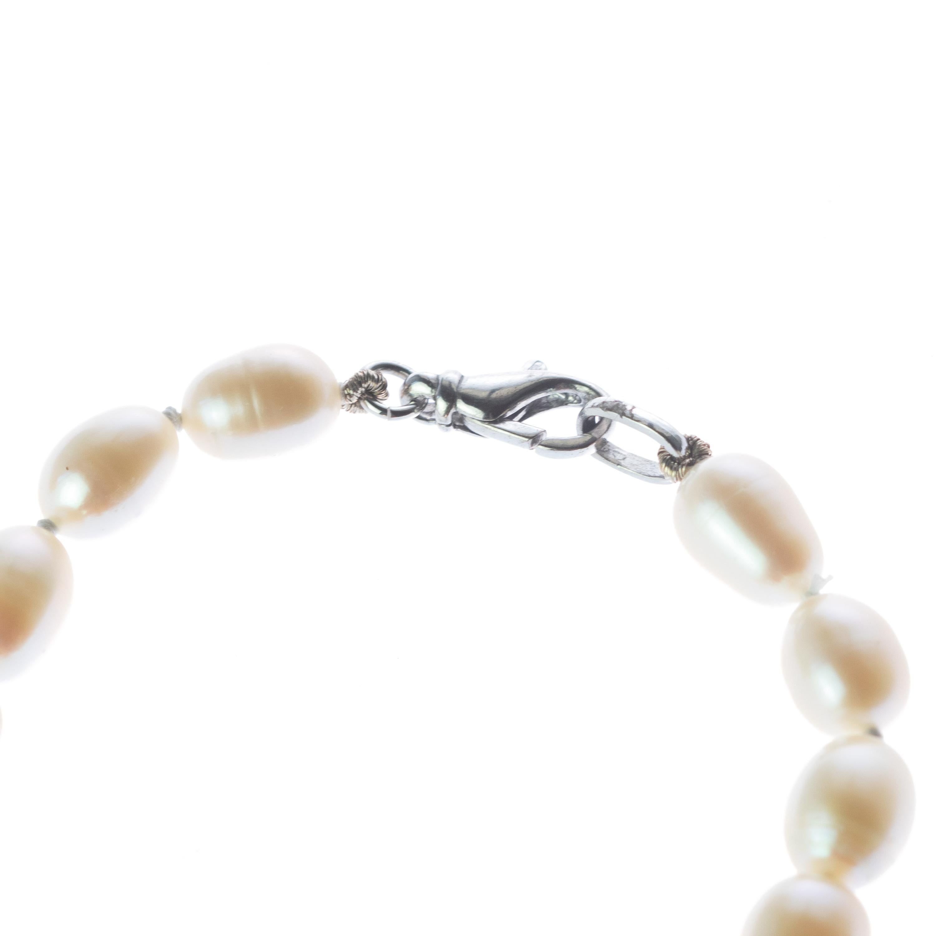 Bracelet moderne Diaspore en perles d'eau douce, perles d'eau douce et cristal de roche, fait à la main Pour femmes en vente