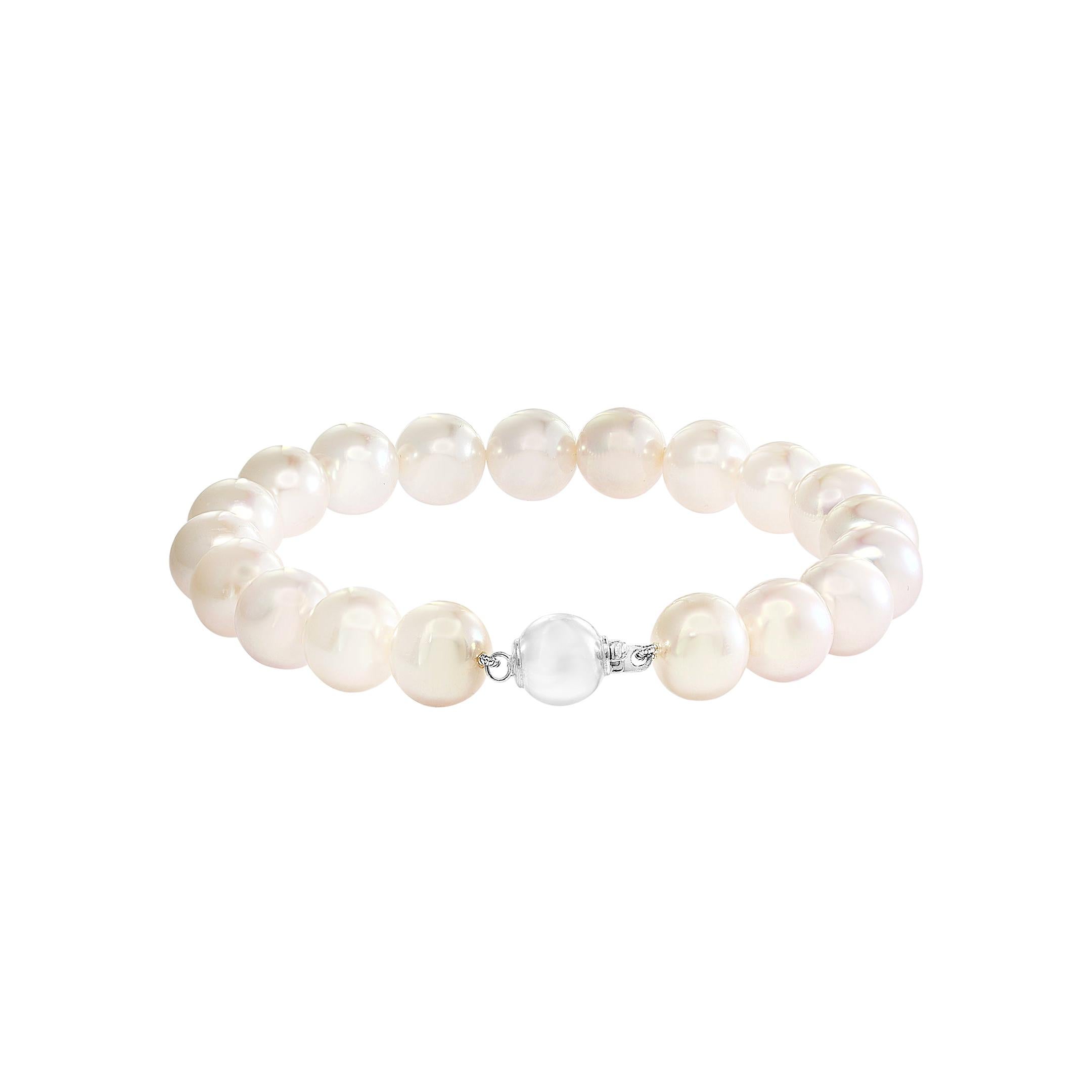 3-Row Cultered Pearl Bracelet with 9 Carat Gold Clasp Set with ...