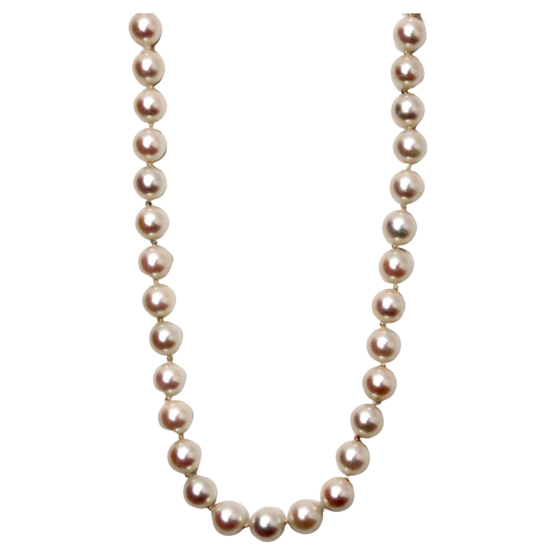 Collier de perles d'eau douce avec fermoir en or 14k circa 1960 en vente