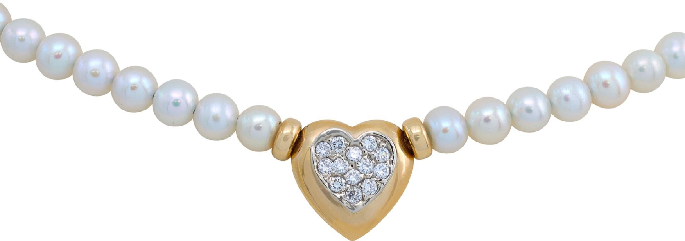 Collier de perles d'eau douce avec motif central en diamant pavé et perles en or jaune 14K. Diamants ronds de taille brillante poids total approx. : 0.30 carat. Longueur : 16 pouces.