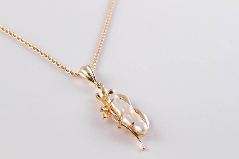 Freshwater Pearl Yellow Gold Pendant and Chain at 1stDibs