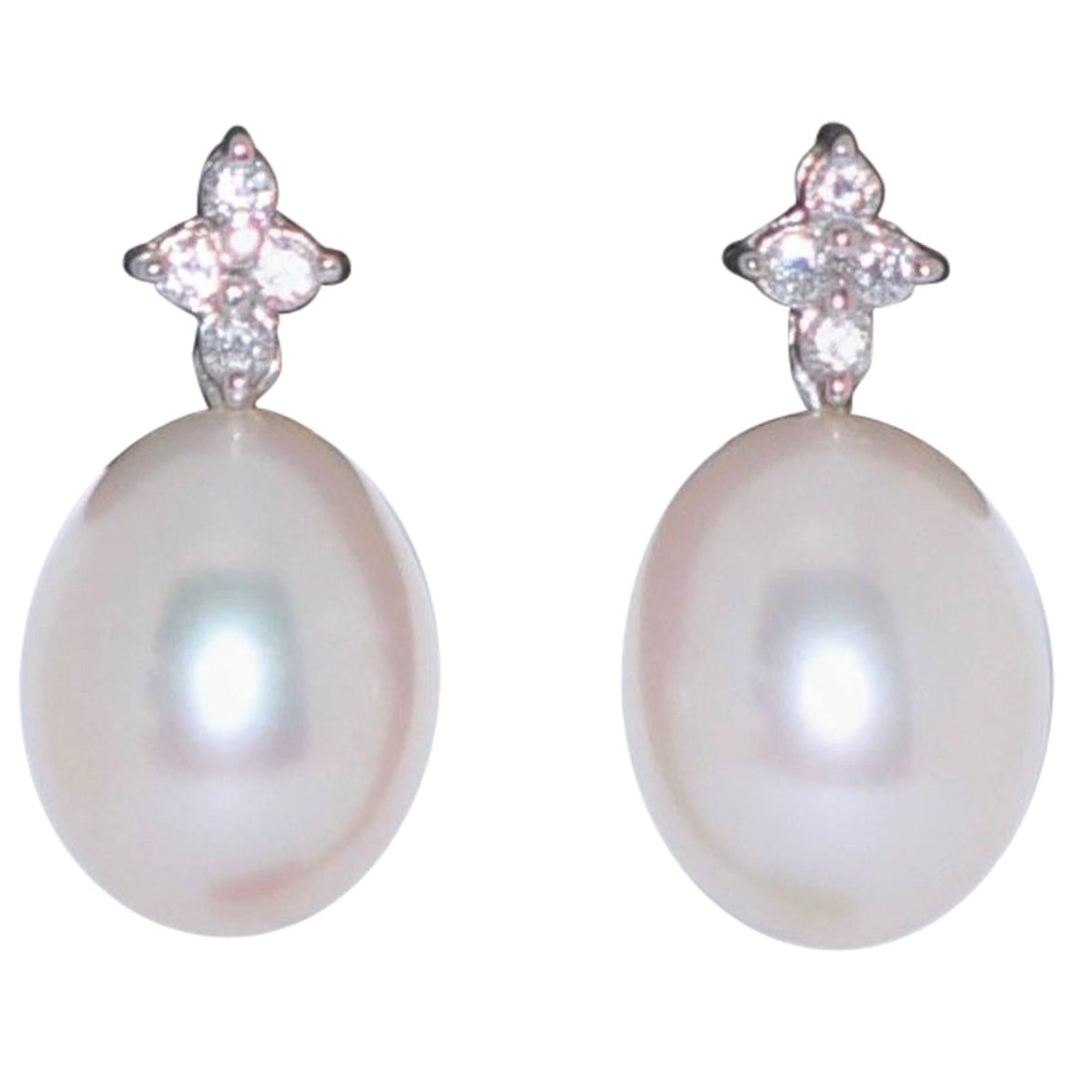 Boucles d'oreilles en goutte en or blanc 18 carats, perles d'eau douce et diamants blancs