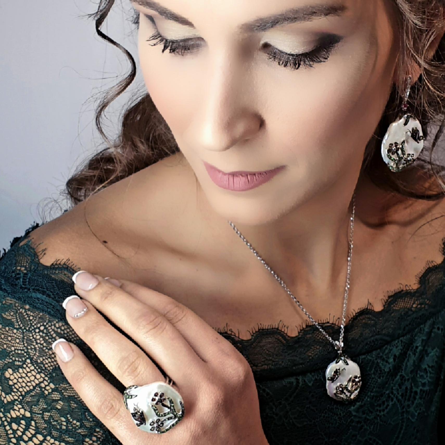 21. Jahrhundert 18 Karat Gold Perle Diamant Rubin Tsavorit Saphir Tropfen Ohrringe im Zustand „Neu“ im Angebot in Palermo, Italy PA