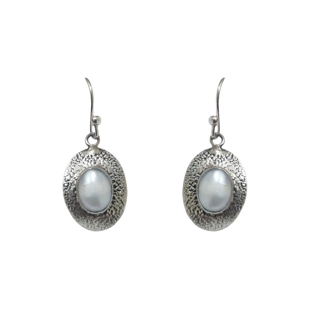 Metal - Sterling silver
Gross Weight - 3.89 Grams
Gemstones - Freshwater pearls

These oval freshwater pearl earrings in sterling silver are a perfect blend of elegance and texture. Each earring features a lustrous oval freshwater pearl that dangles
