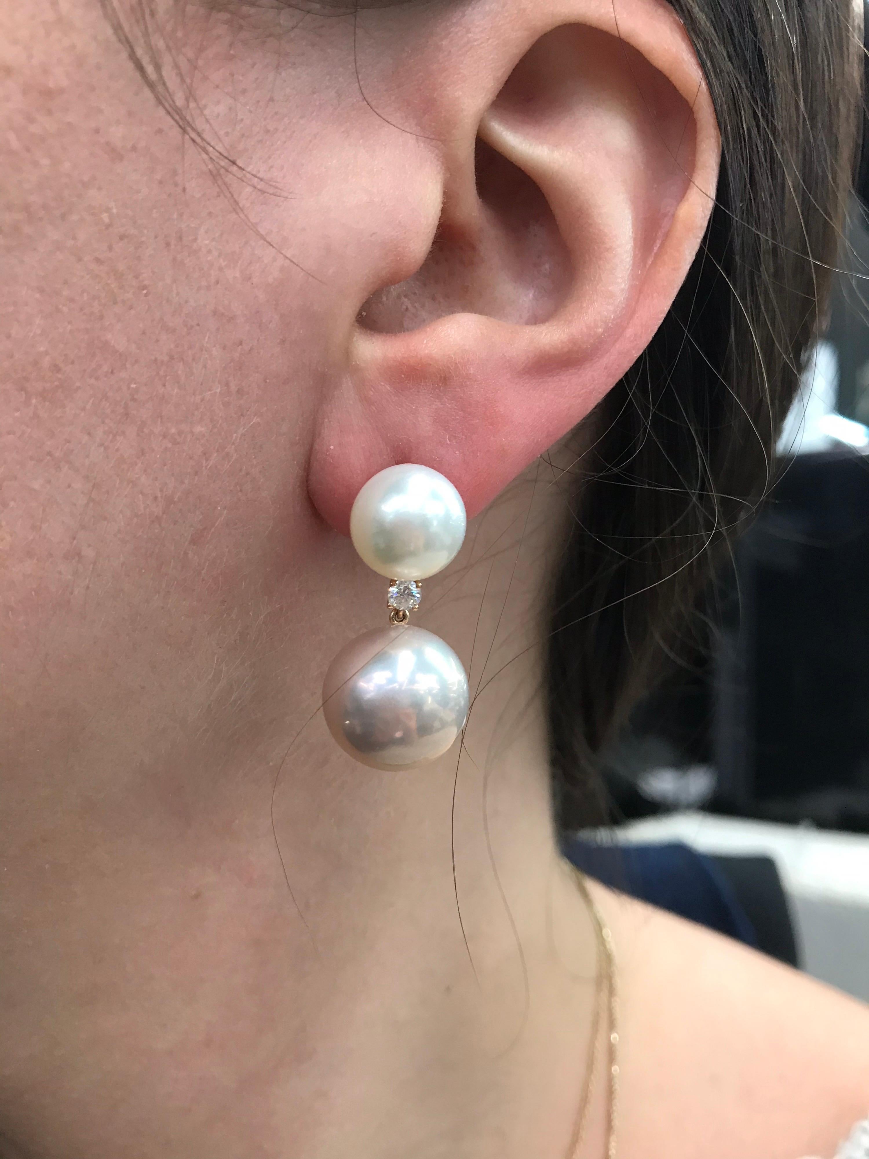 18K Rose gold drop earrings featuring two South Sea Pearls and two Pink Freshwater Pearls measuring 11-14 mm and two round brilliants weighing 0.25 carats.
Color G-H
Clarity SI