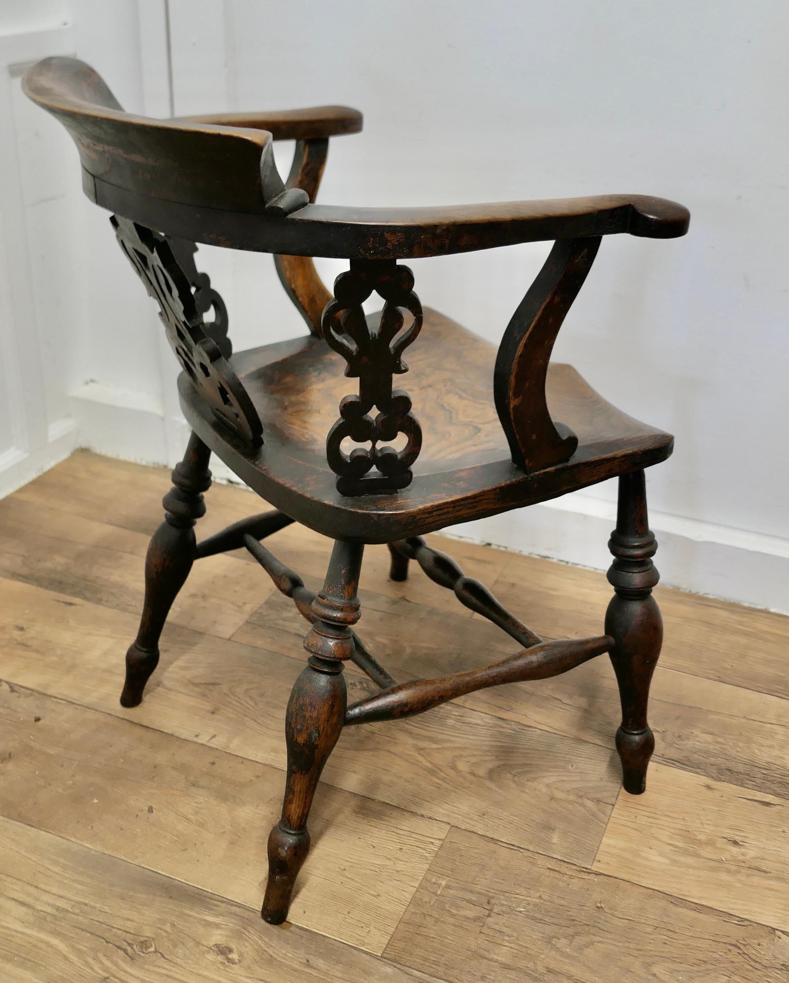 Laubsägearbeiten Rückenlehne Ulme Windsor-Schreibtischstuhl   Dieser Stil ist unter vielen Namen bekannt   (19. Jahrhundert) im Angebot