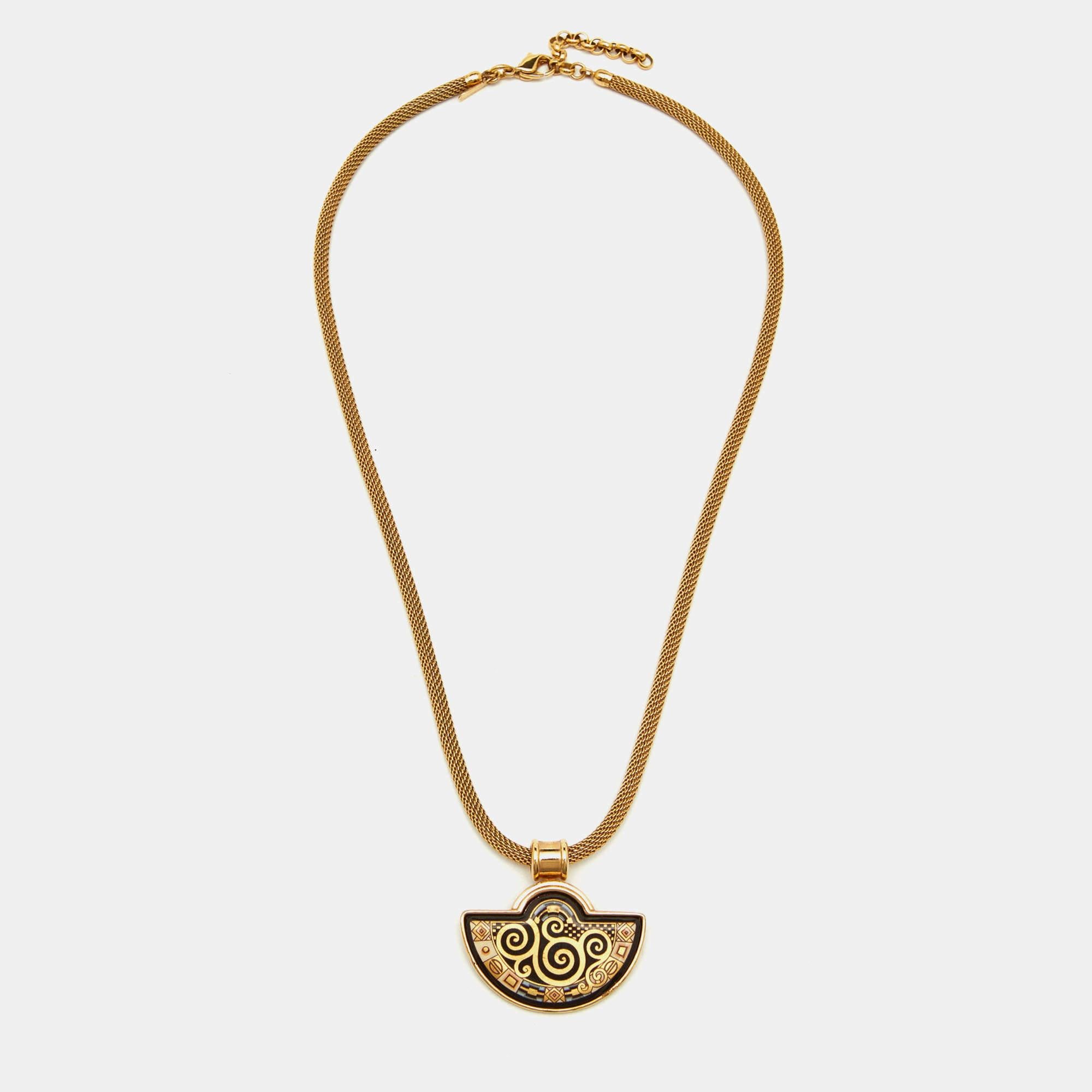 This lovely pendant necklace from Frey Wille is sure to become one of your favorite accessories! It has an enamel-detailed half-moon pendant that comes with an interchangeable cord and chain.

