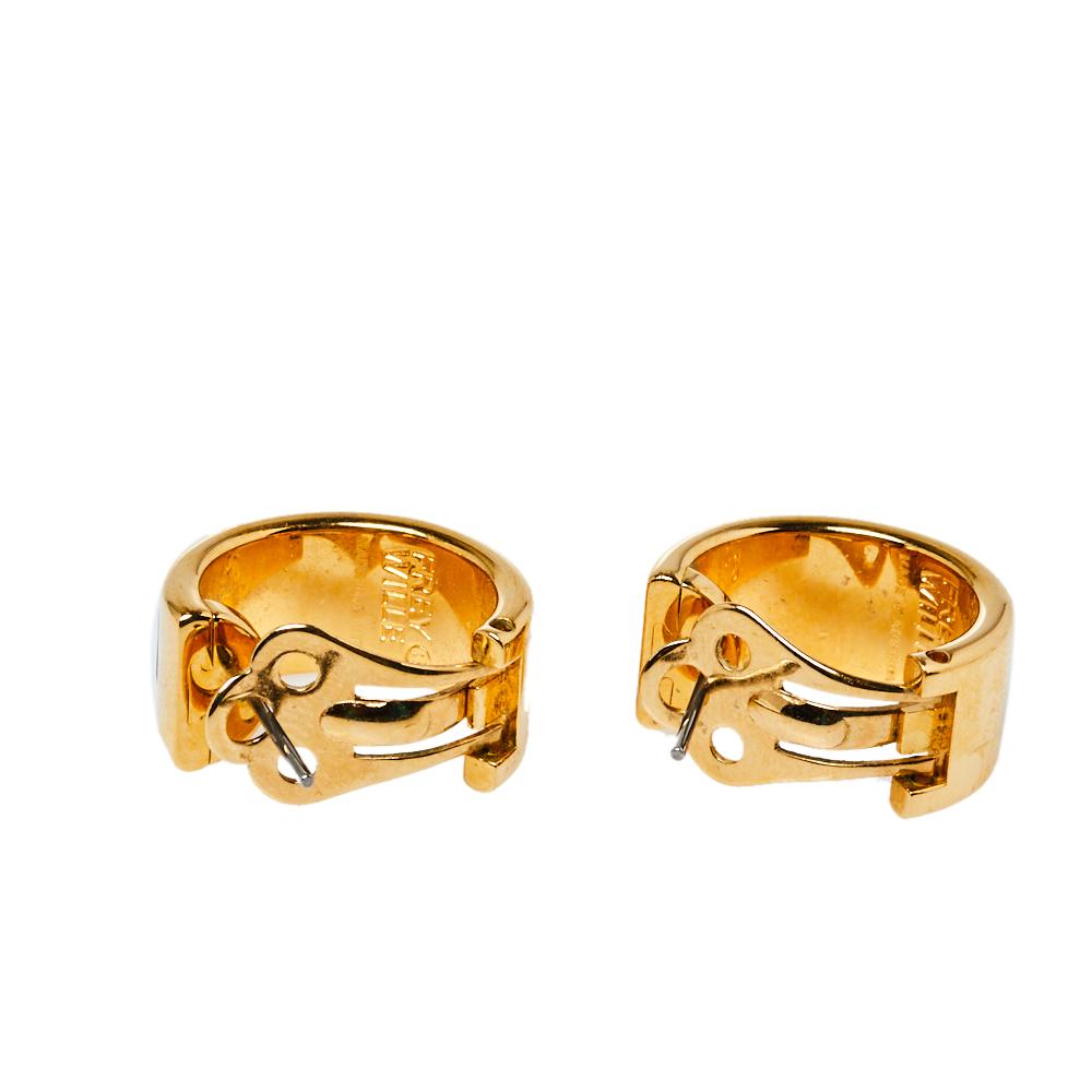 For the woman who is ready to ace every accessory game, Frey Wille brings her these fabulous hoop earrings crafted from gold plated metal. The pair has a rather modern style with a lovely fire enamel design. This is one creation you'll love to