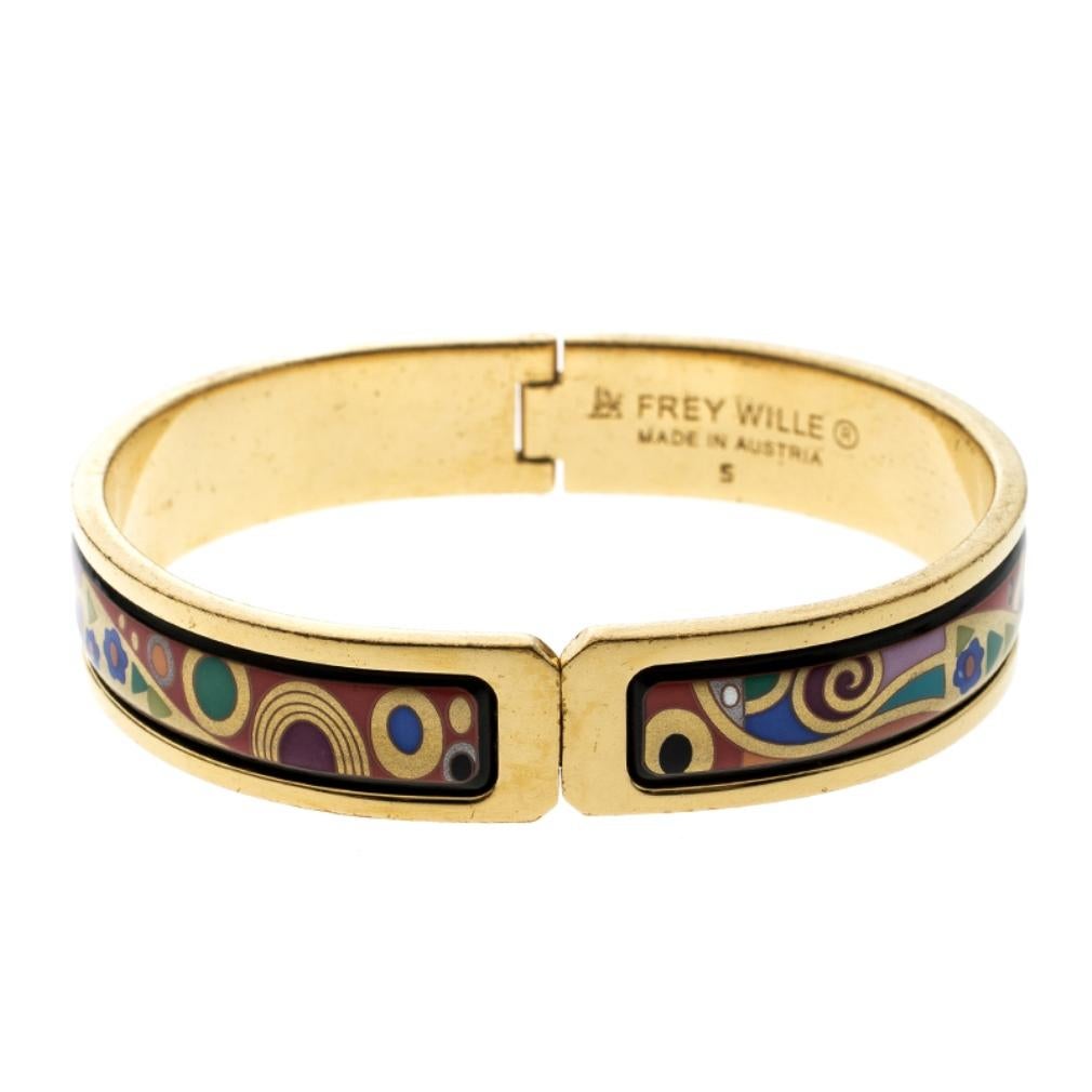 A refreshing piece of accessory can do wonders to any look just like this Frey Wille bracelet. Part of the Hommage A’ Gustav Klimt collection from the house, this piece features a gold-plated body with an enamel detailing on it and secured with a