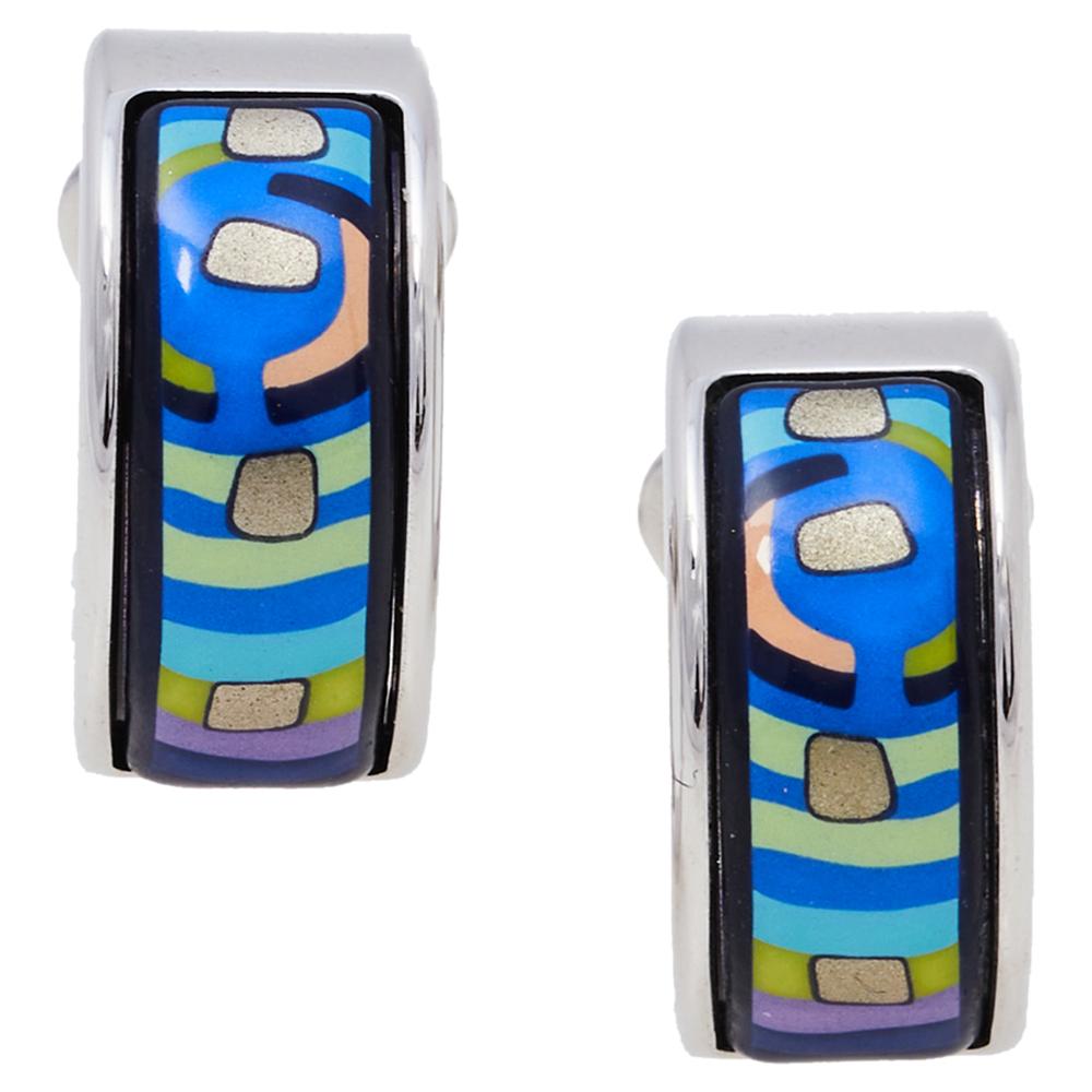 For the woman who is ready to ace every accessory game, Frey Wille brings her these fabulous earrings made from rhodium-plated metal. The pair has a rather modern style with lovely fire enamel decorations. This is one pair you'll love to