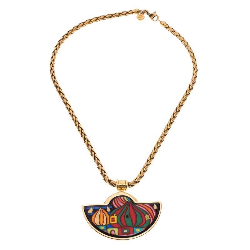 This beauty from Frey Wille is exquisite and perfectly designed to impress! Beautifully crafted from gold-plated metal, this necklace is a stunner. It has been styled with a half-moon pendant designed with fire enamel while being held by a chain and