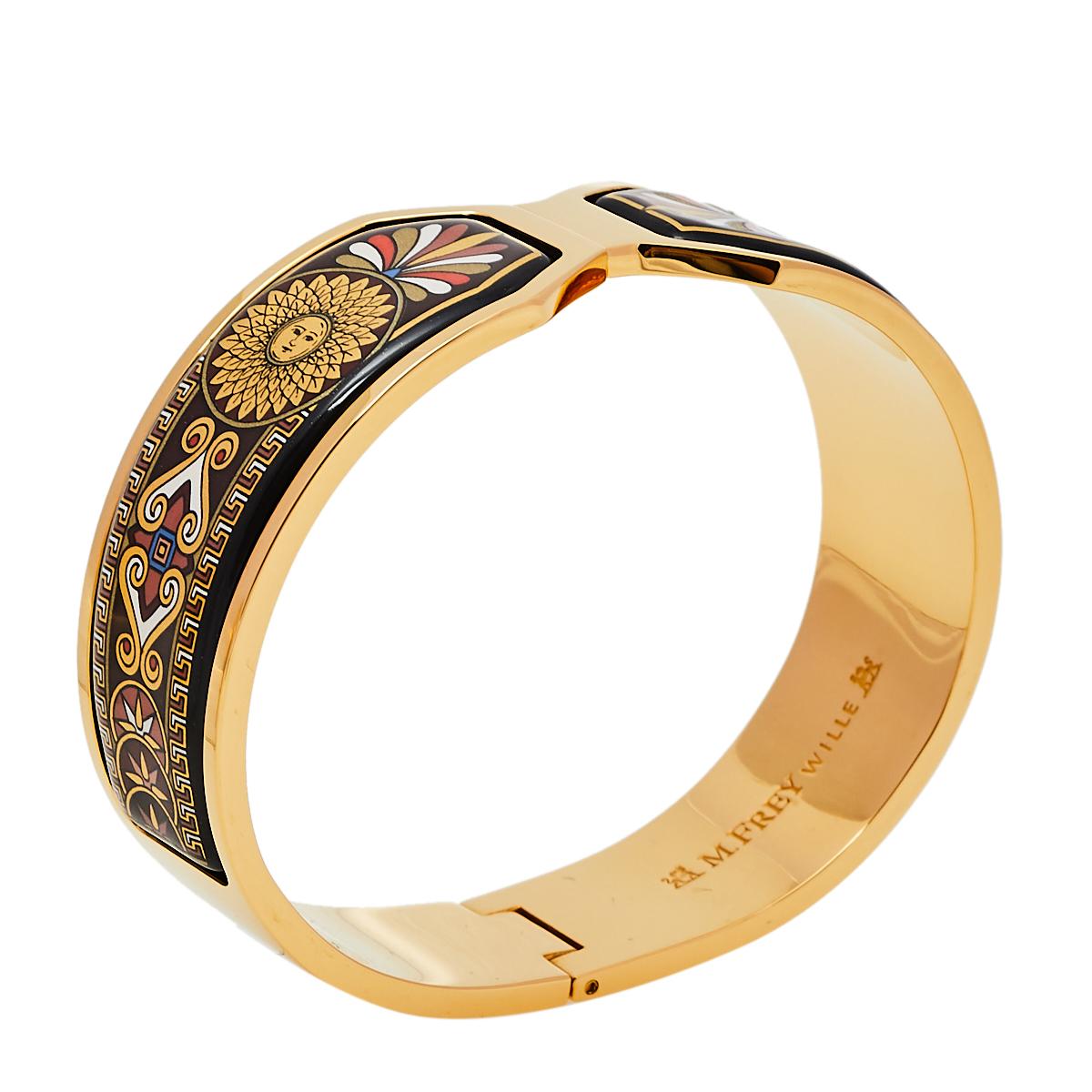 Each piece from Frey Wille is designed with a lot of thought and deep-rooted design philosophy. The bracelet in gold tone is embellished with fire enamel all over the surface and shaped narrow towards the clasp. Style your looks with this meaningful