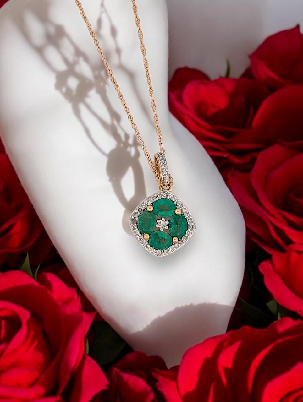 Taglio cuscino Collana Freya in oro giallo 10k con smeraldi e diamanti - Collana di pietre preziose Eleg in vendita