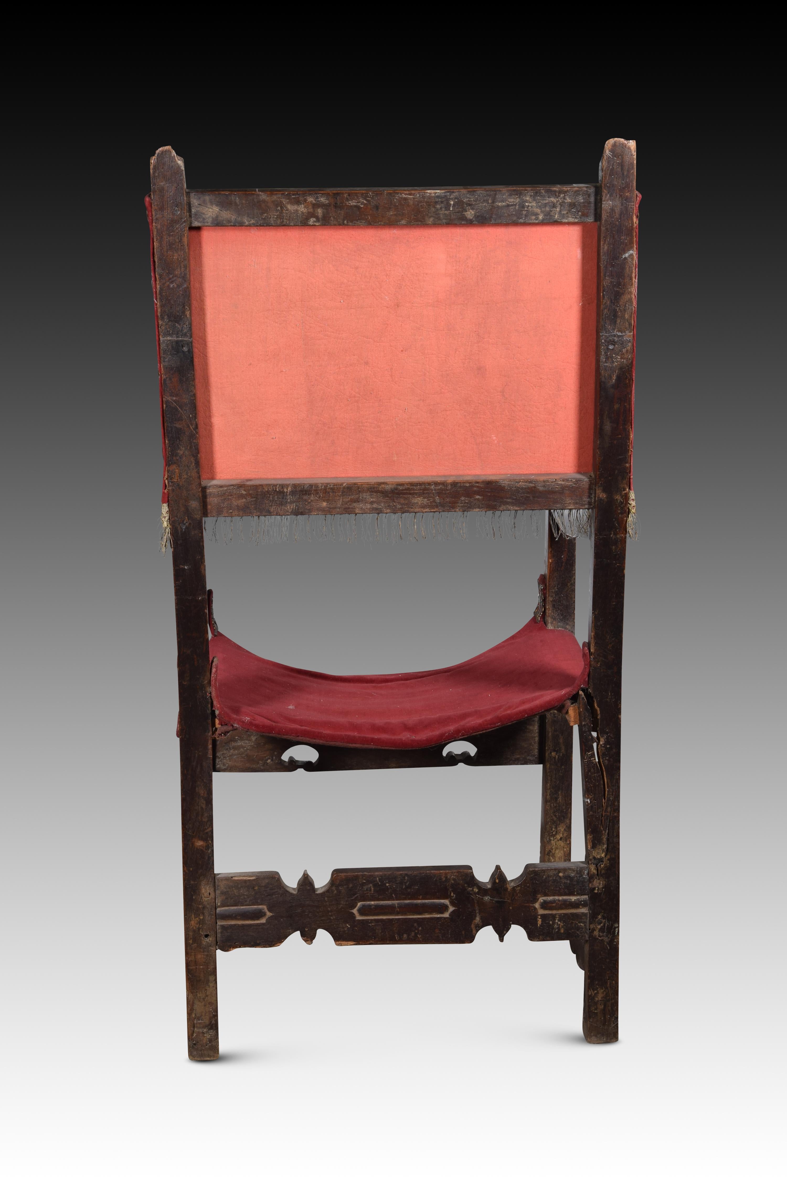 Spanish Friar armchair (frailero). Walnut wood, textile. Spain, 16th century. For Sale