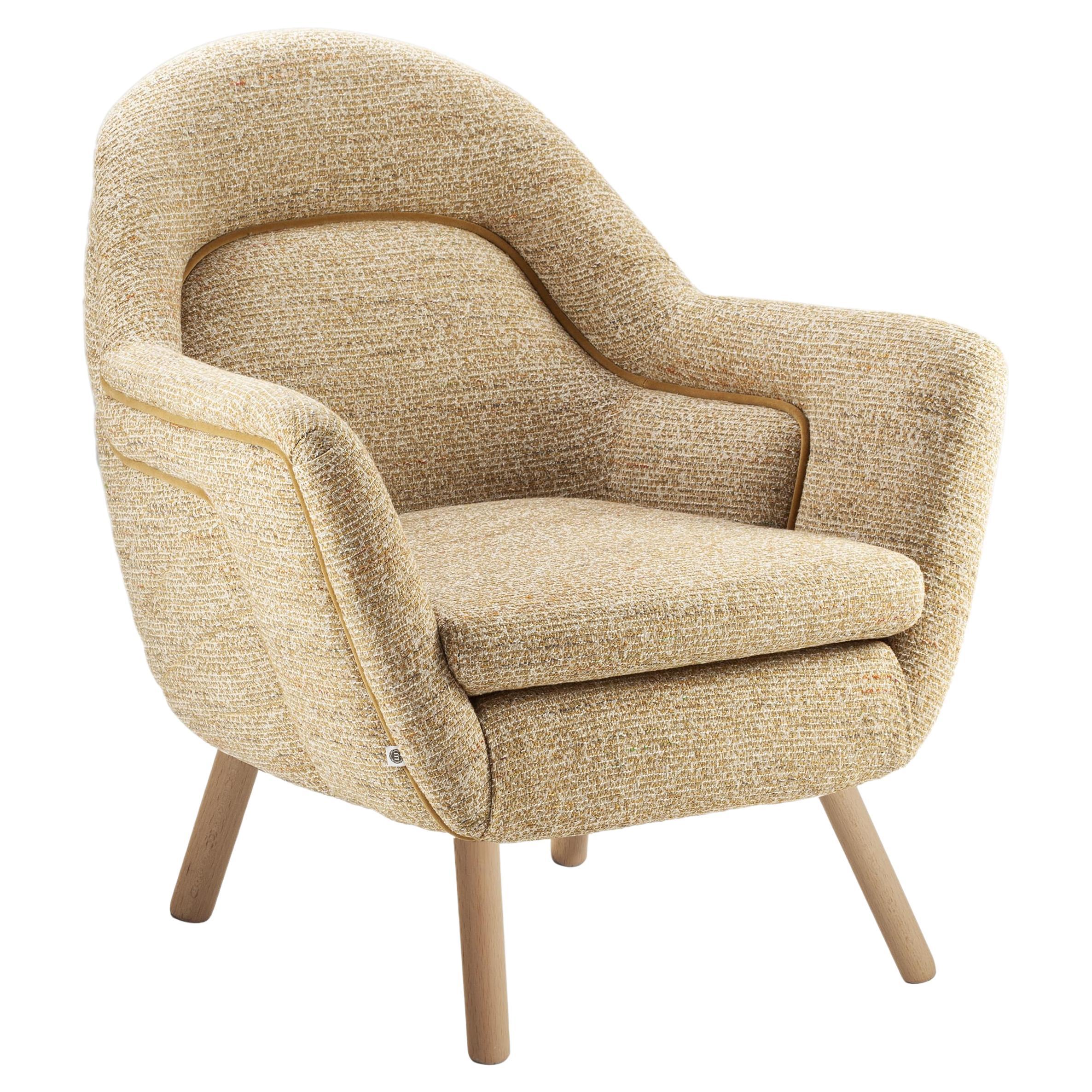 Mid-Century moderno Poltrona Frida con piedini in rovere naturale in vendita