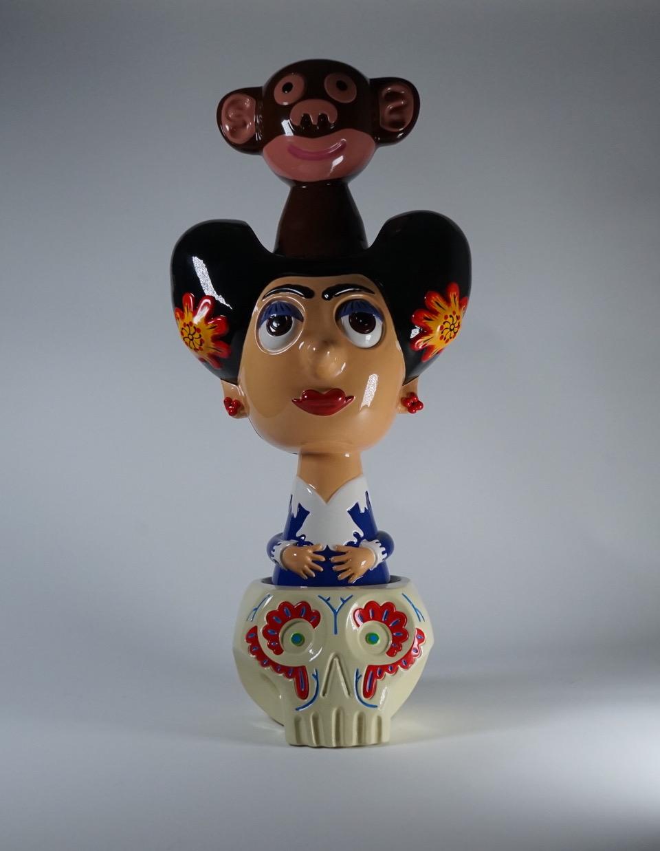 Modèle Frida sculpture en céramique émaillée de la nouvelle collection École d'Art s de Massimo Giacon pour Superego Editions. La sculpture est composée de trois éléments séparables Edition limitée à 50 pièces. Signés et