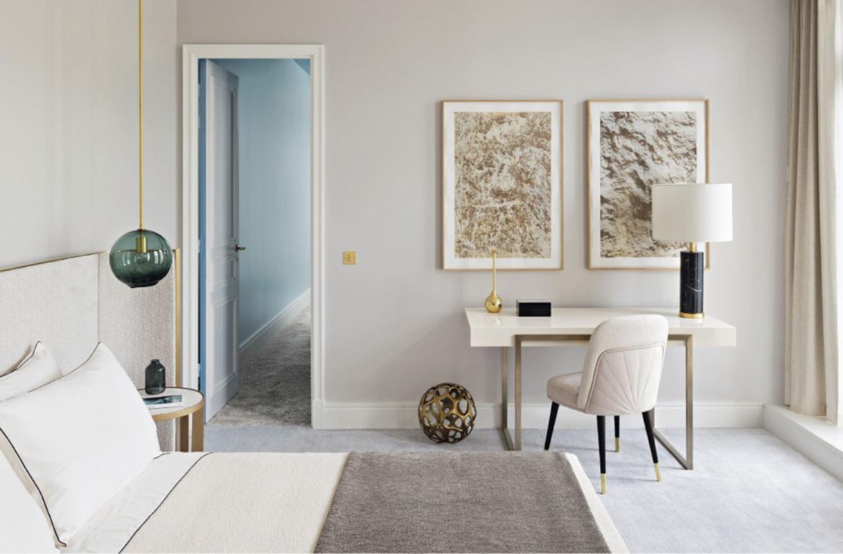 Portoghese Sedia Frida blu in legno massiccio, mattone di Barcellona e imbottitura verde in vendita