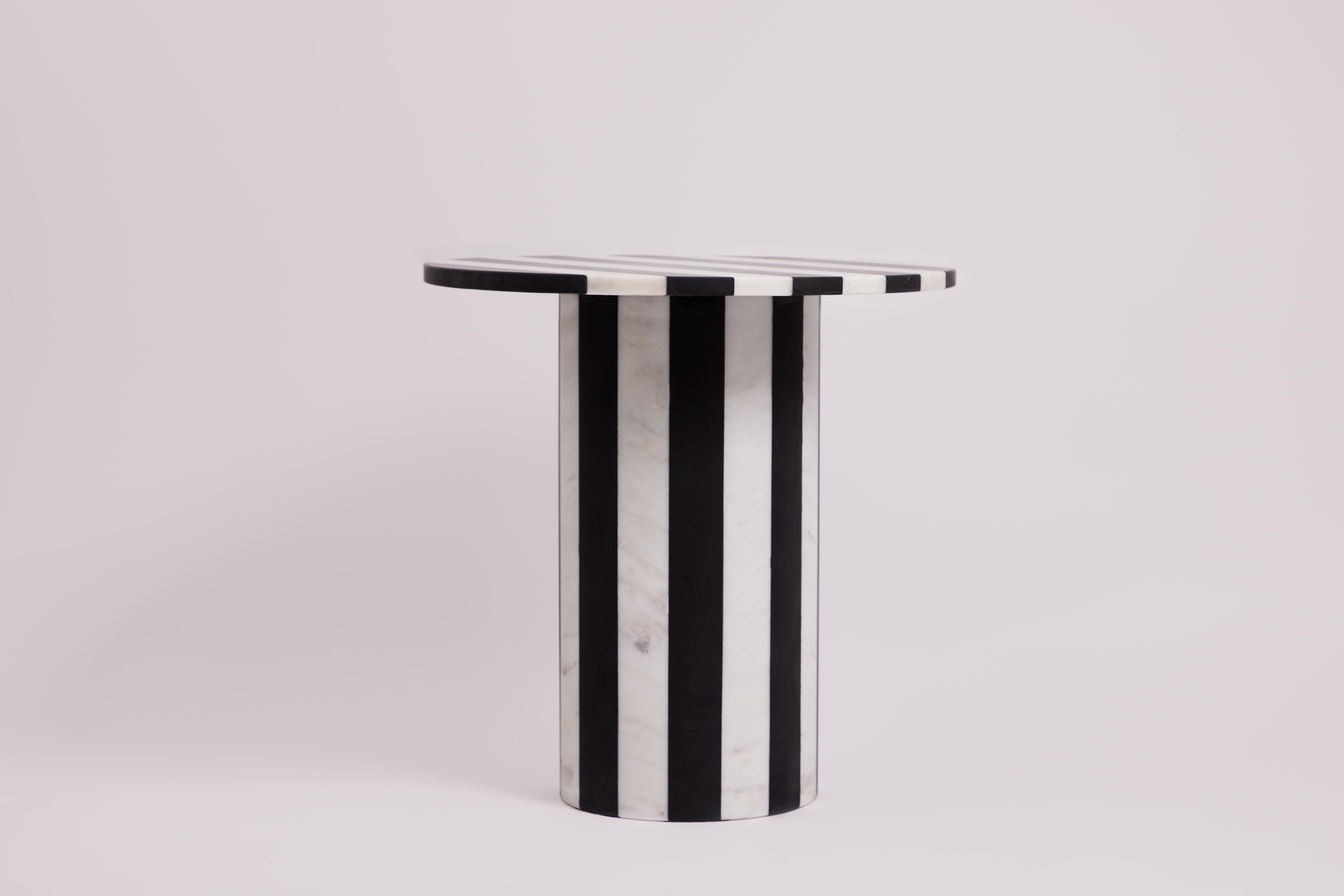 Frida Side Table by Studio Gaia Paris
Dimensions: ⌀ 50 x H 50 cm
Materials: Black and White Onyx.


The Frida Striped Onyx Side Table is a refined and elegant piece of furniture that will bring a touch of luxury to any interior. Made from