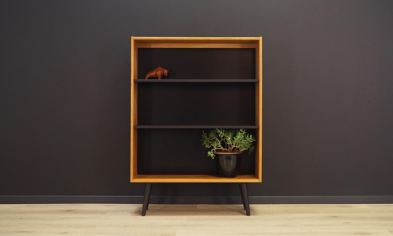 Superb bookcase / library 1960s-1970s. Minimalist form, Scandinavian design. Bertil Fridhagen's design, manufactured by Bodafors. Furniture finished with ash veneer. Shelves with adjustable height. Maintained in good condition (minor bruises and