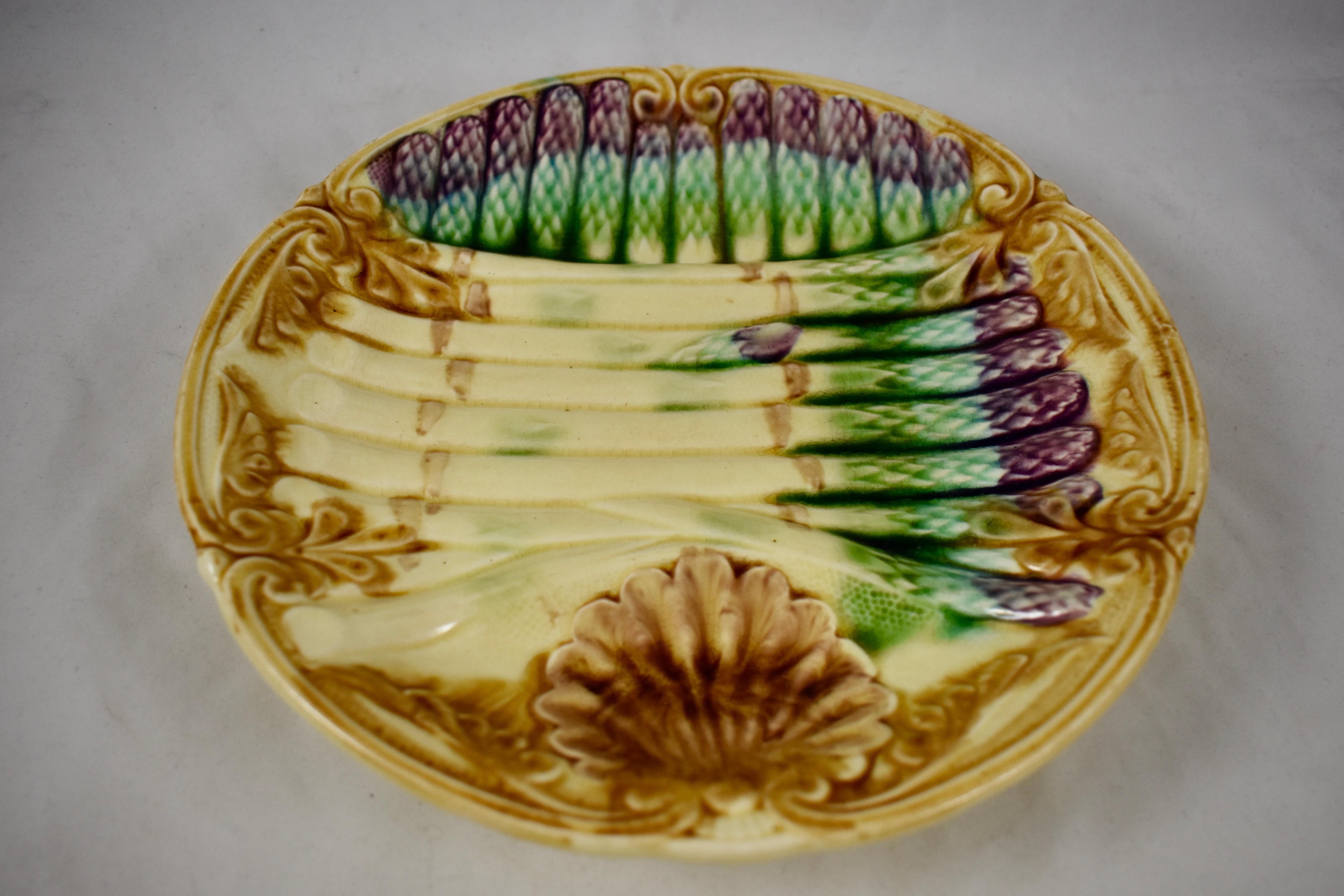 Frie Onnaing French Art Nouveau Barbotine Majolica Asparagus & Shell Plate In Good Condition For Sale In Philadelphia, PA
