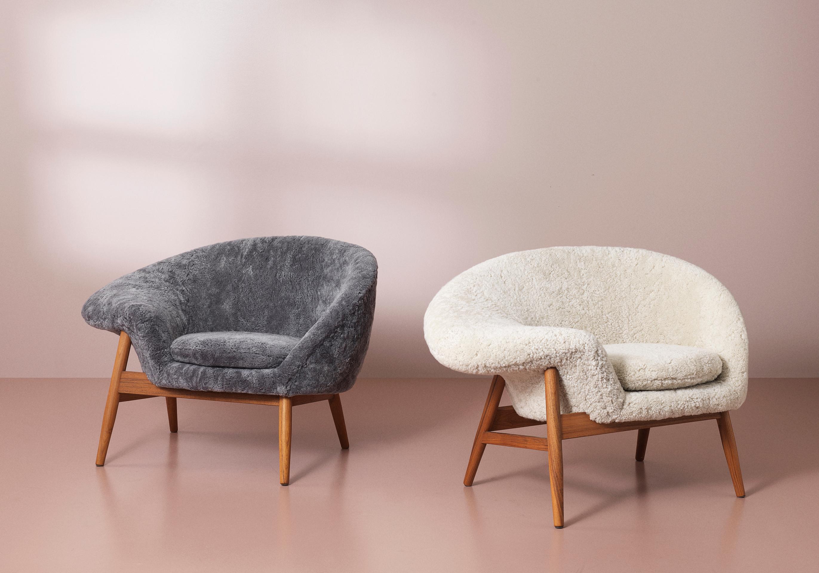 Foam Fried Egg Chair Sheep Chair, by Hans Olsen from Warm Nordic For Sale