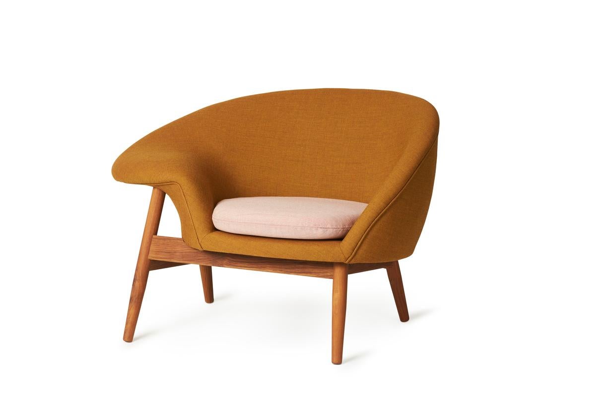 Postmoderne Fauteuil de salon Fried Egg Left ocre foncé, rose pâle par Warm Nordic en vente