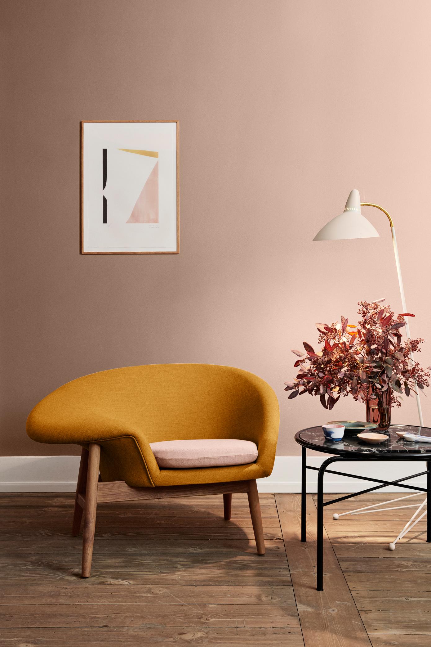 Fauteuil de salon Fried Egg Left ocre foncé, rose pâle par Warm Nordic en vente 1