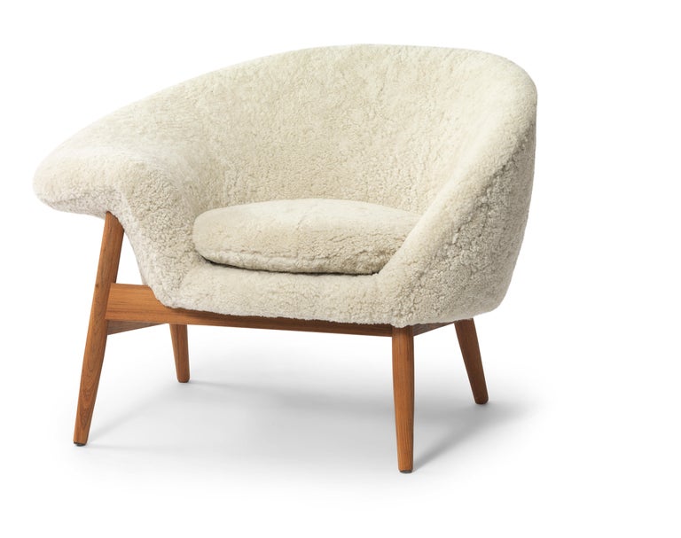 Post-Modern Fried Egg Left Lounge Chair Sheepskin Moonlight by Warm Nordic For Sale