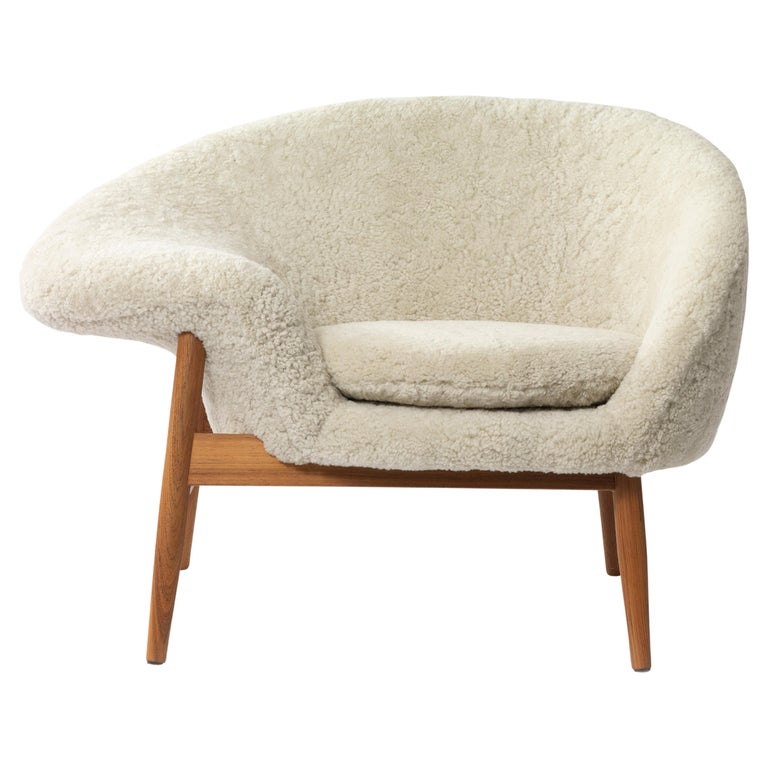 Fried Egg Left Lounge Chair Sheepskin Moonlight by Warm Nordic For Sale