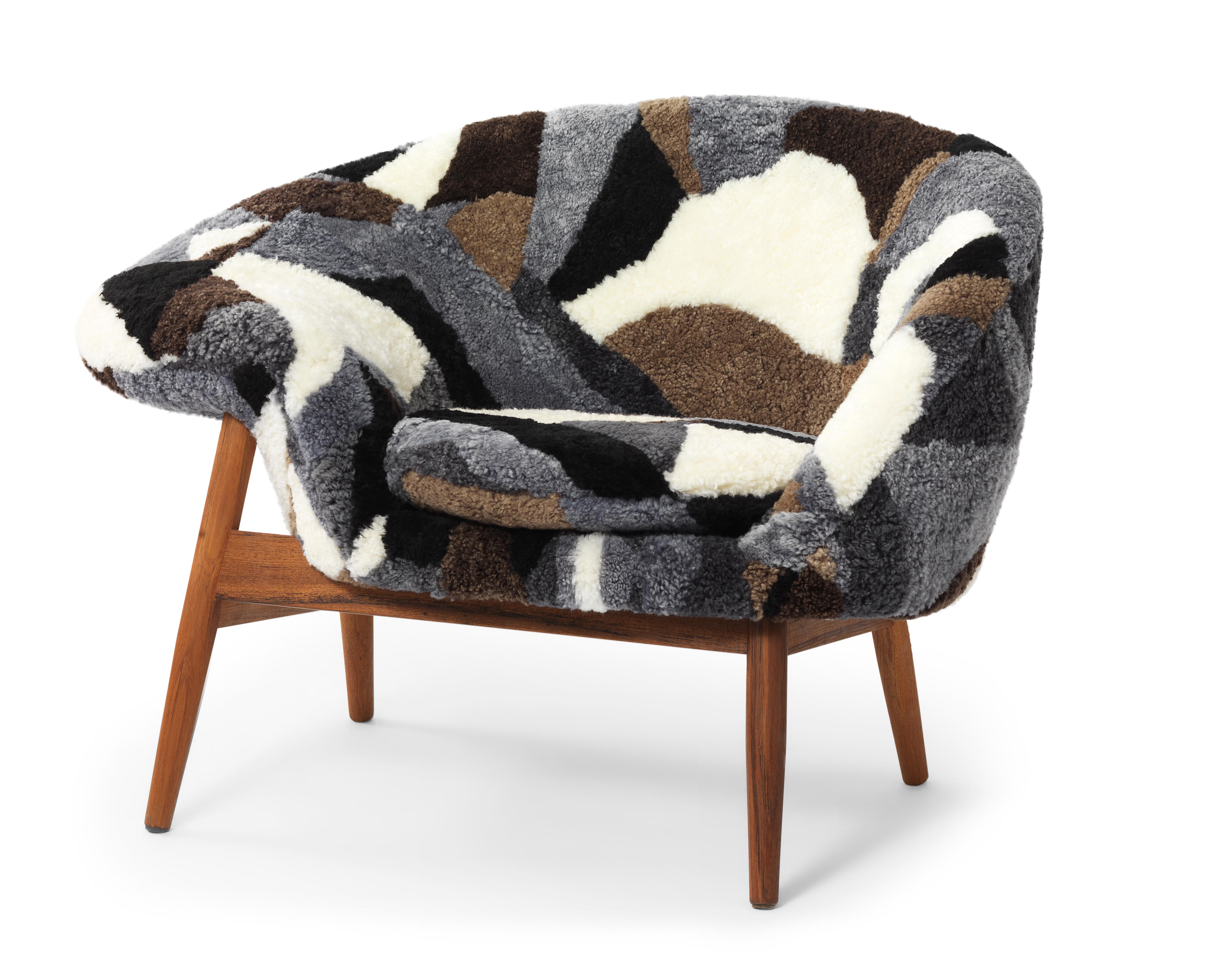 Post-Modern Fried Egg Left Lounge Chair Sheepskin Patchwork Mix by Warm Nordic