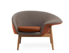 Fried Egg Right Lounge Chair Caramel Grey Spicy Brown di Warm Nordic
