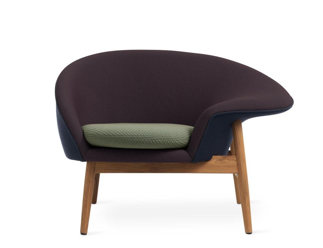 Fried Egg Right Lounge Chair Dark Blue Eggplant Light Sage by Warm Nordic
Dimensions: D99 x W68 x H 68 cm
Material: Textile or nubuck upholstery, Solid oiled teak
Weight: 25 kg
Also available in different colours and finishes. Please contact
