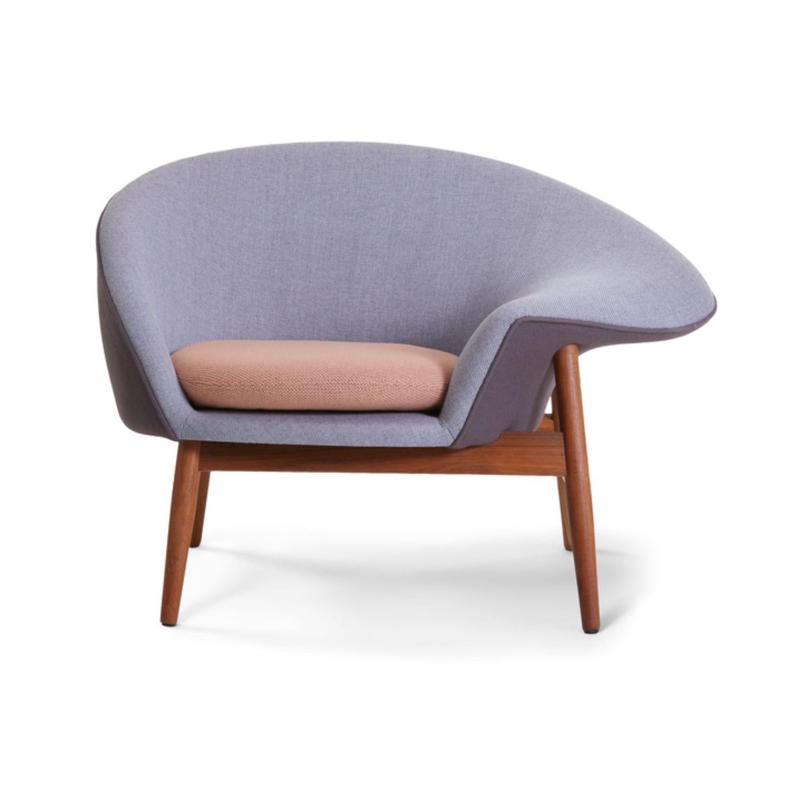 Spiegelei Right Lounge Chair Pflaume Weiches Violett Frischer Pfirsich von Warm Nordic
Abmessungen: T 99 x B 68 x H 68 cm
MATERIAL: Textil- oder Nubuk-Polsterung, Teakholz massiv geölt
Gewicht: 25 kg
Auch in verschiedenen Farben und Ausführungen