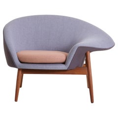 Fried Egg Right Lounge Chair Plum, Soft Violet, Fresh Peach by Warm Nordic